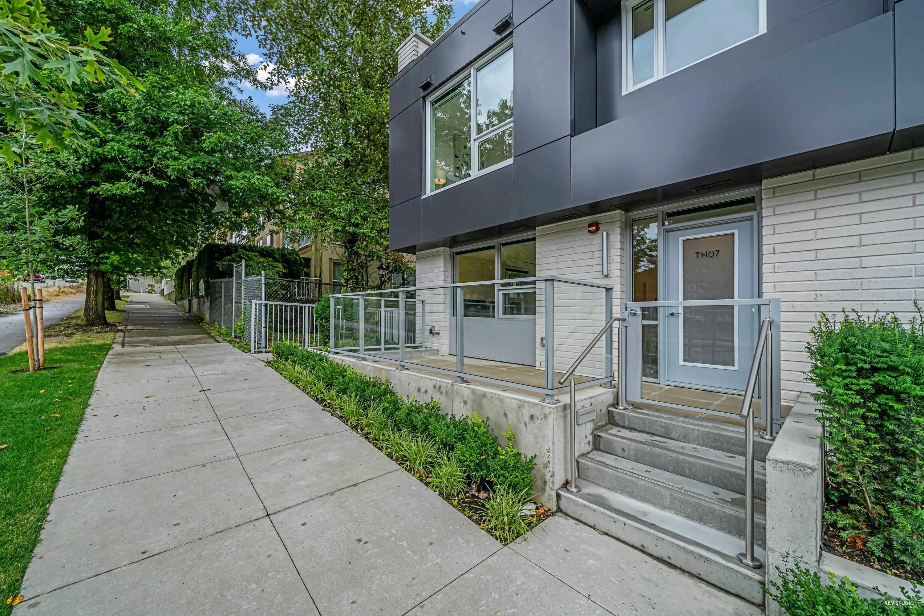 7 13778 100 Avenue