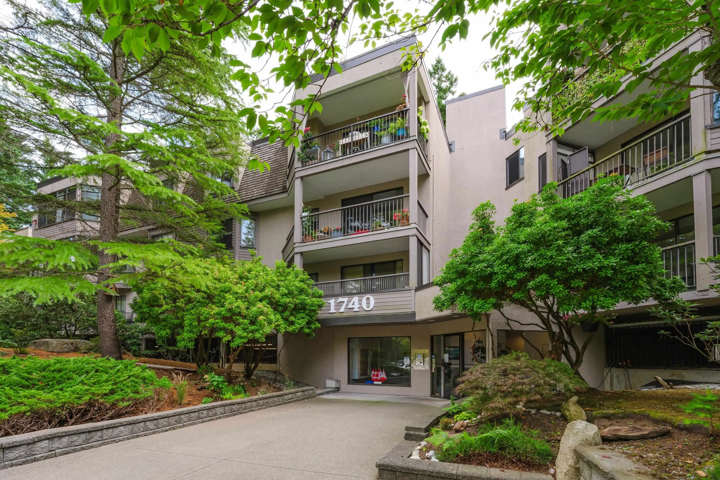 307 1740 Southmere Crescent