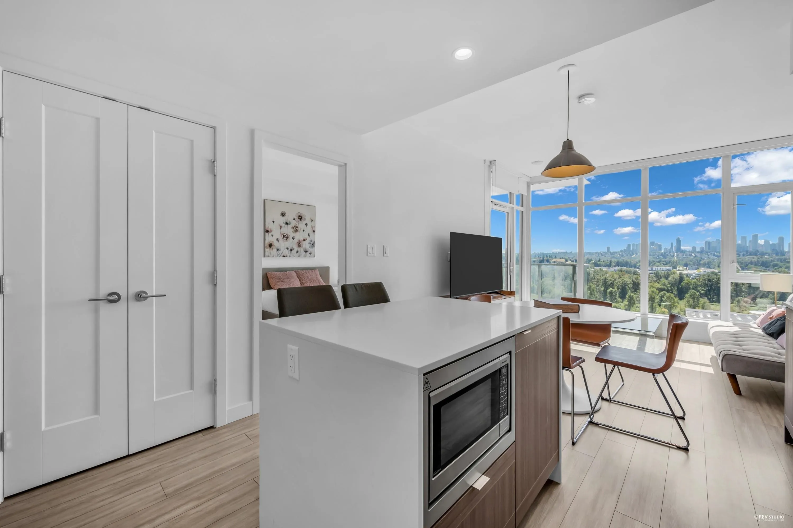 1709 2351 Beta Avenue