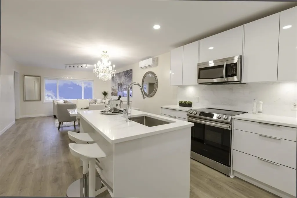 306 15739 Fraser Highway