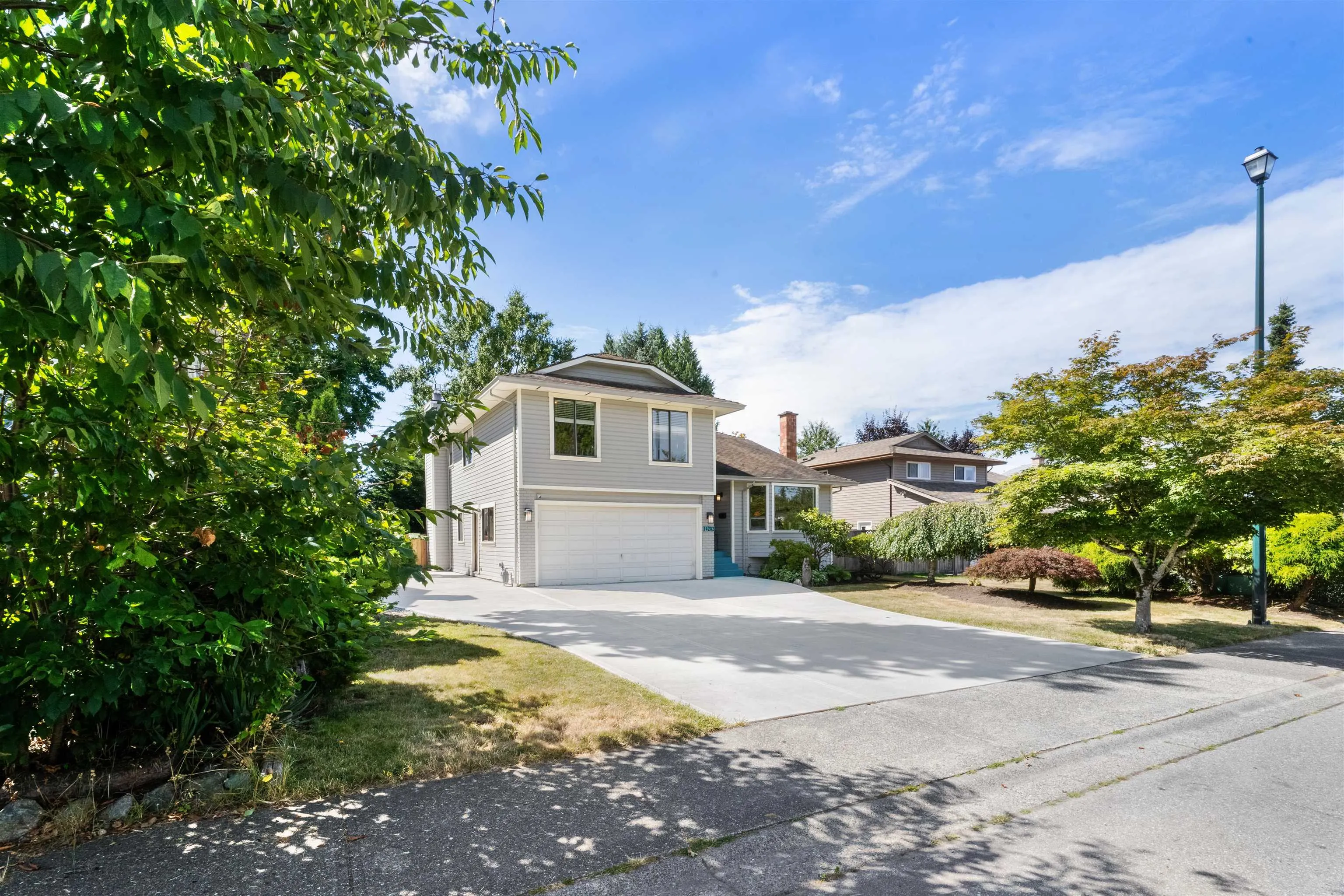 14202 18a Avenue