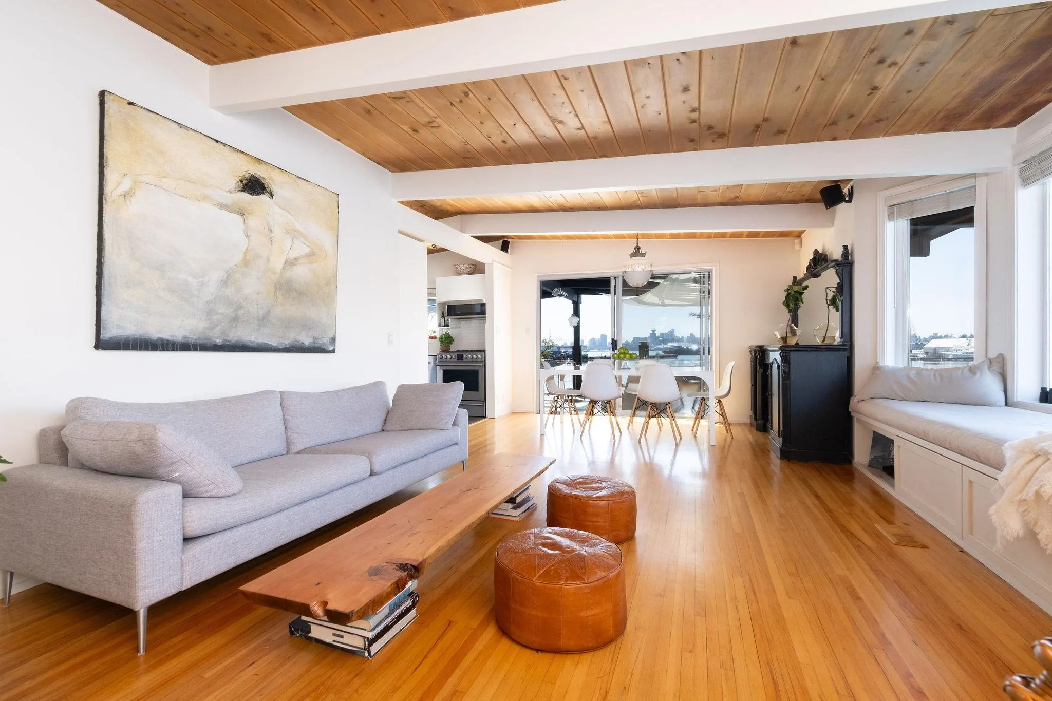 A27 415 W Esplanade Avenue