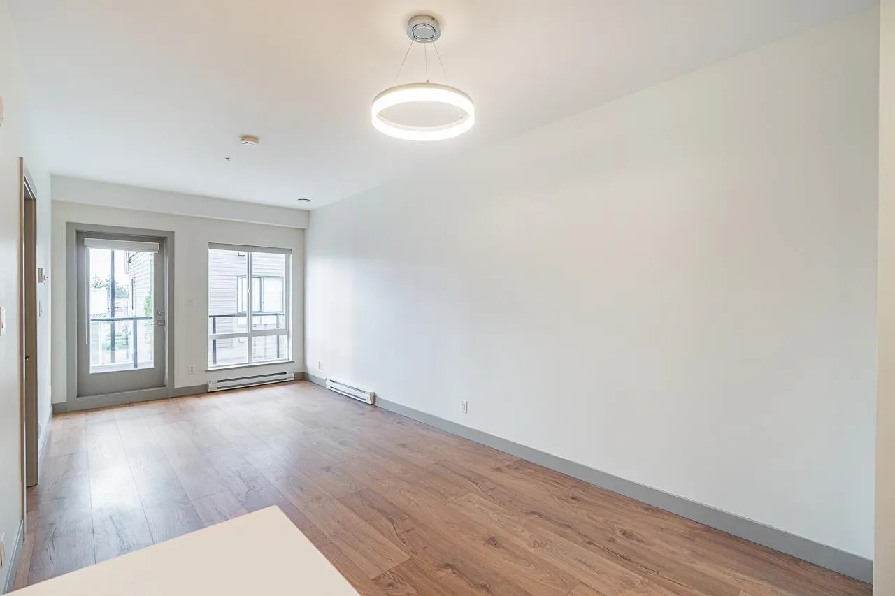 307 6968 Royal Oak Avenue