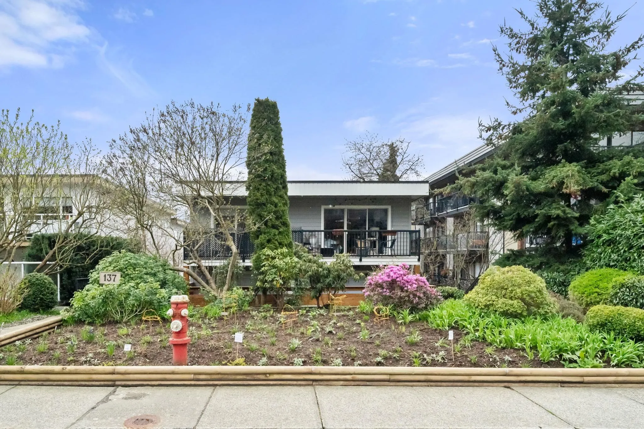 8 137 E 5th Street