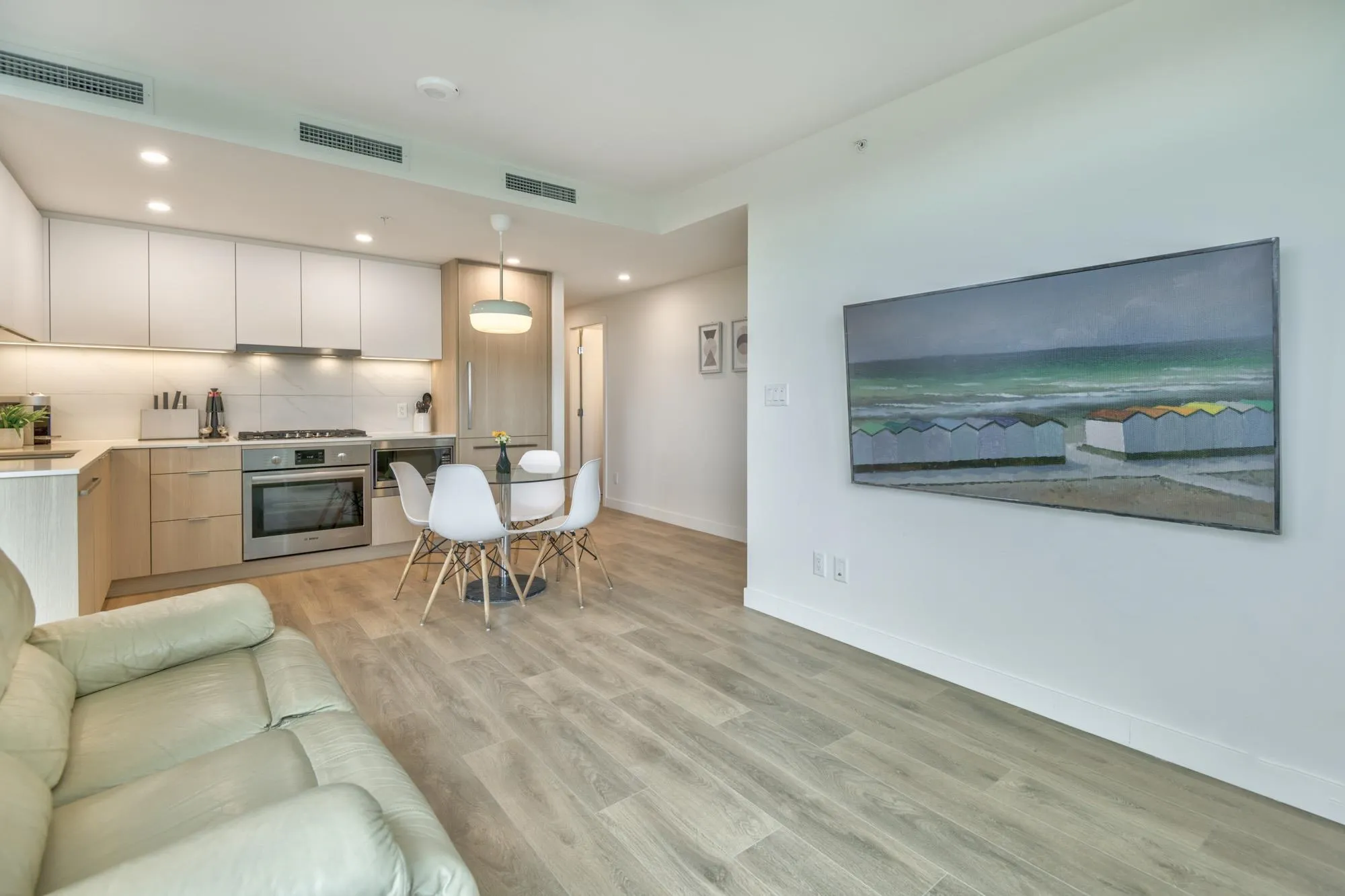 1307 318 Alderson Avenue