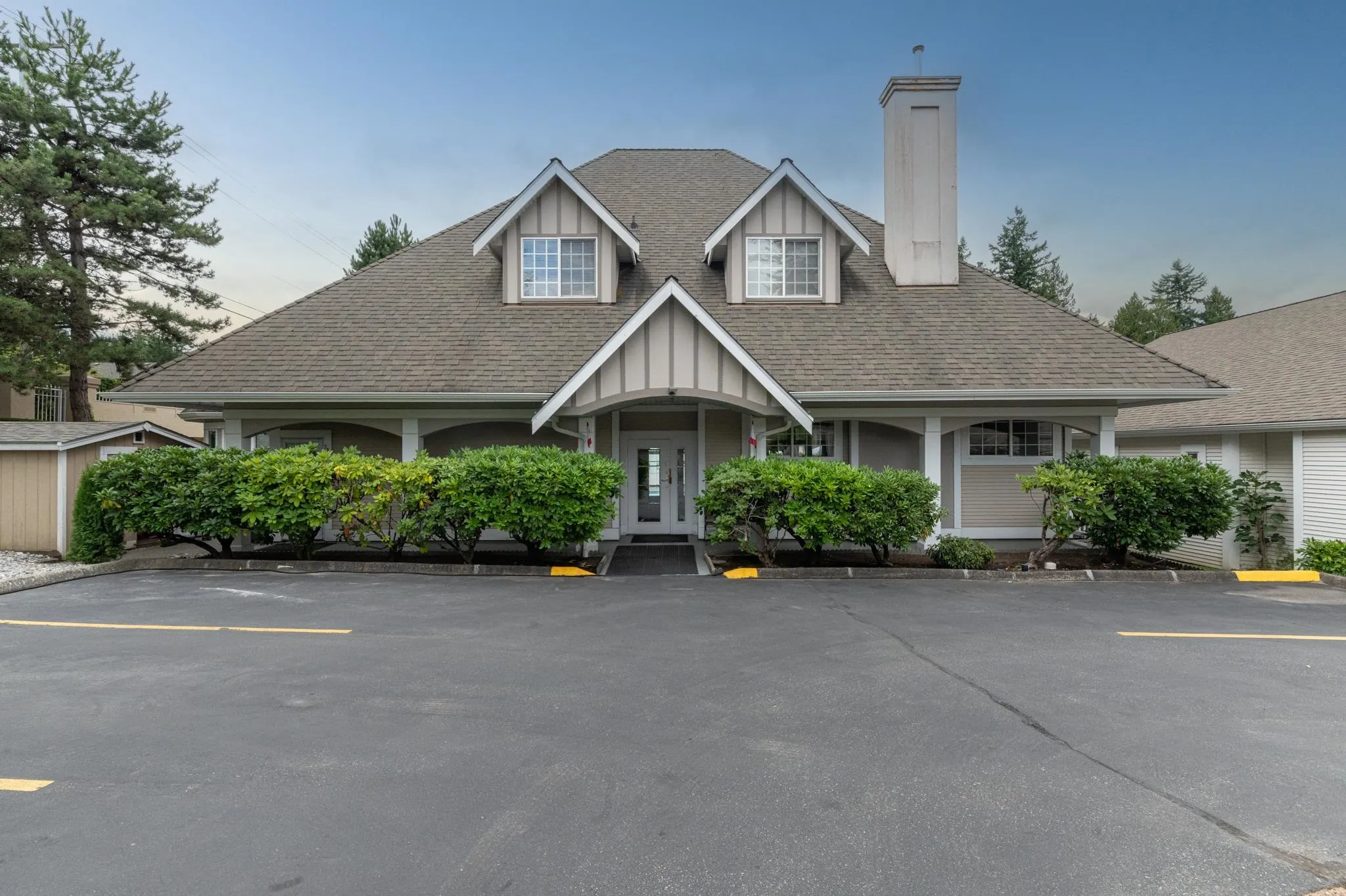 100 20655 88 Avenue