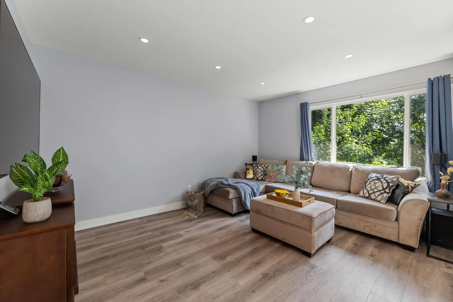 573 Carlsen Place
