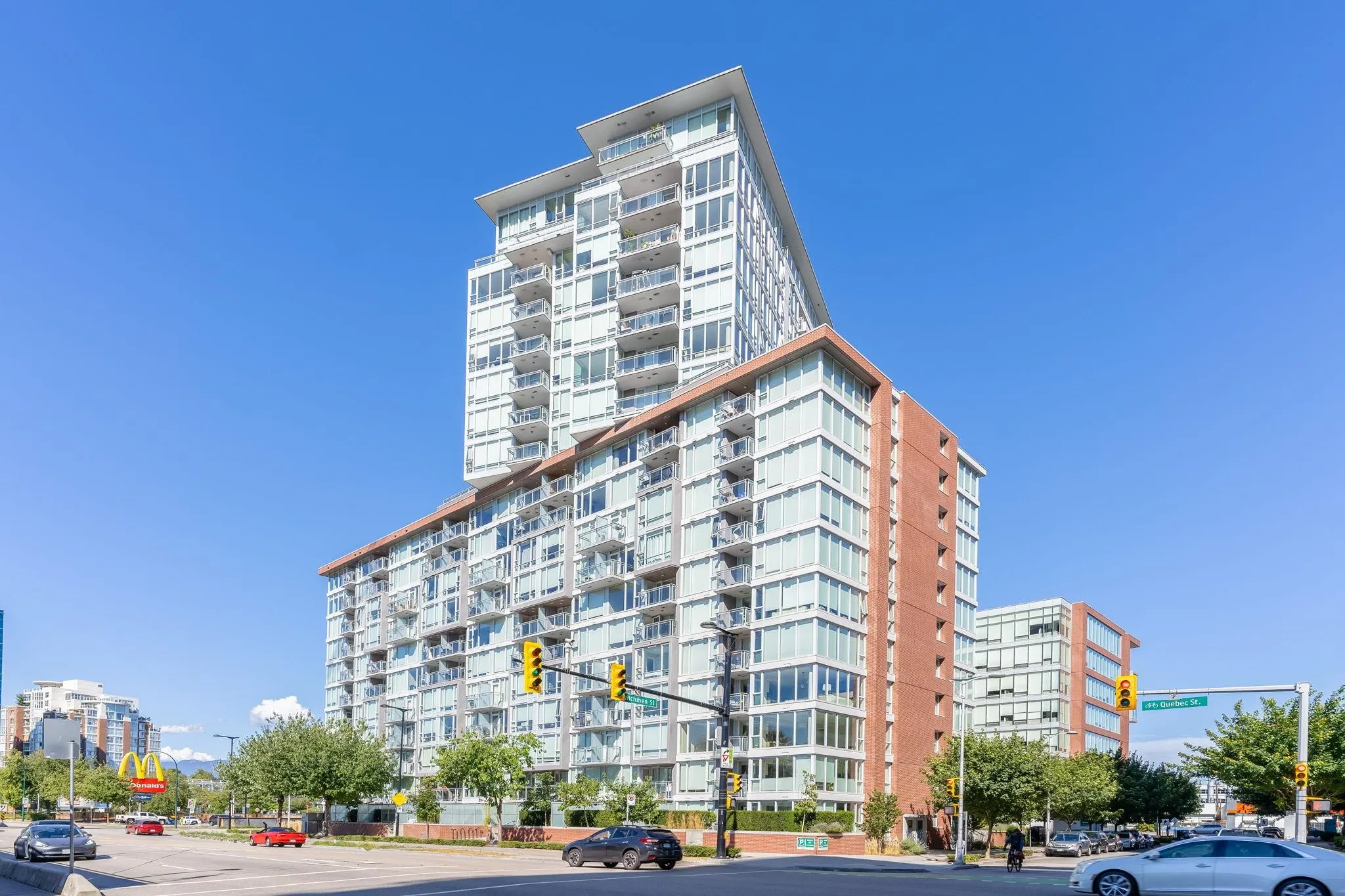 1706 1618 Quebec Street