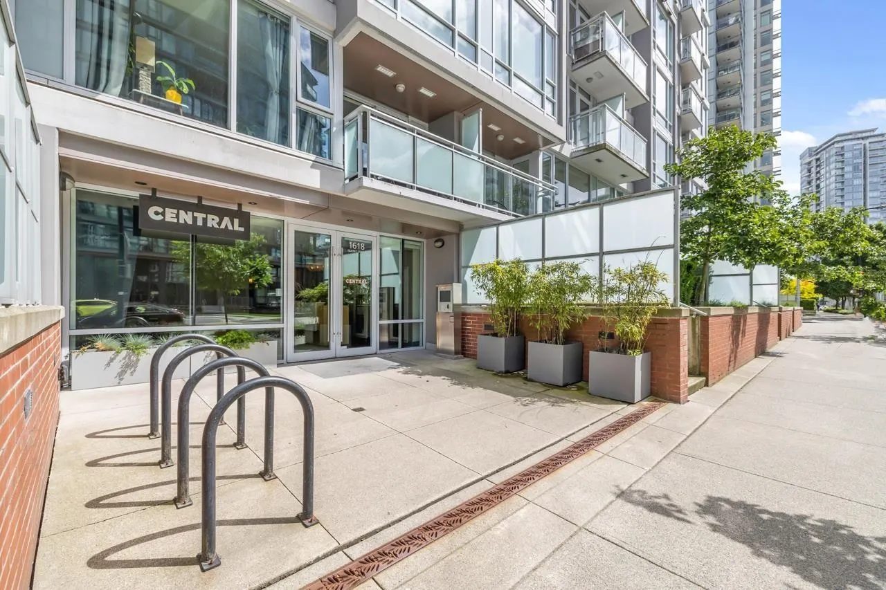 1706 1618 Quebec Street