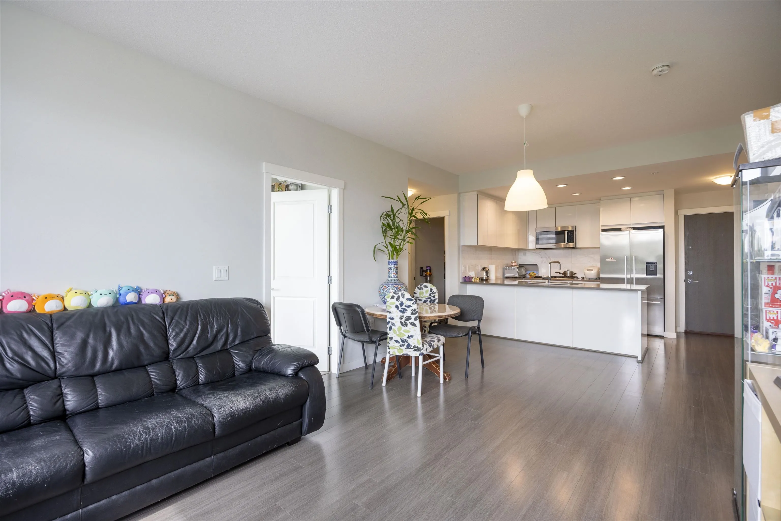 406 3263 Pierview Crescent