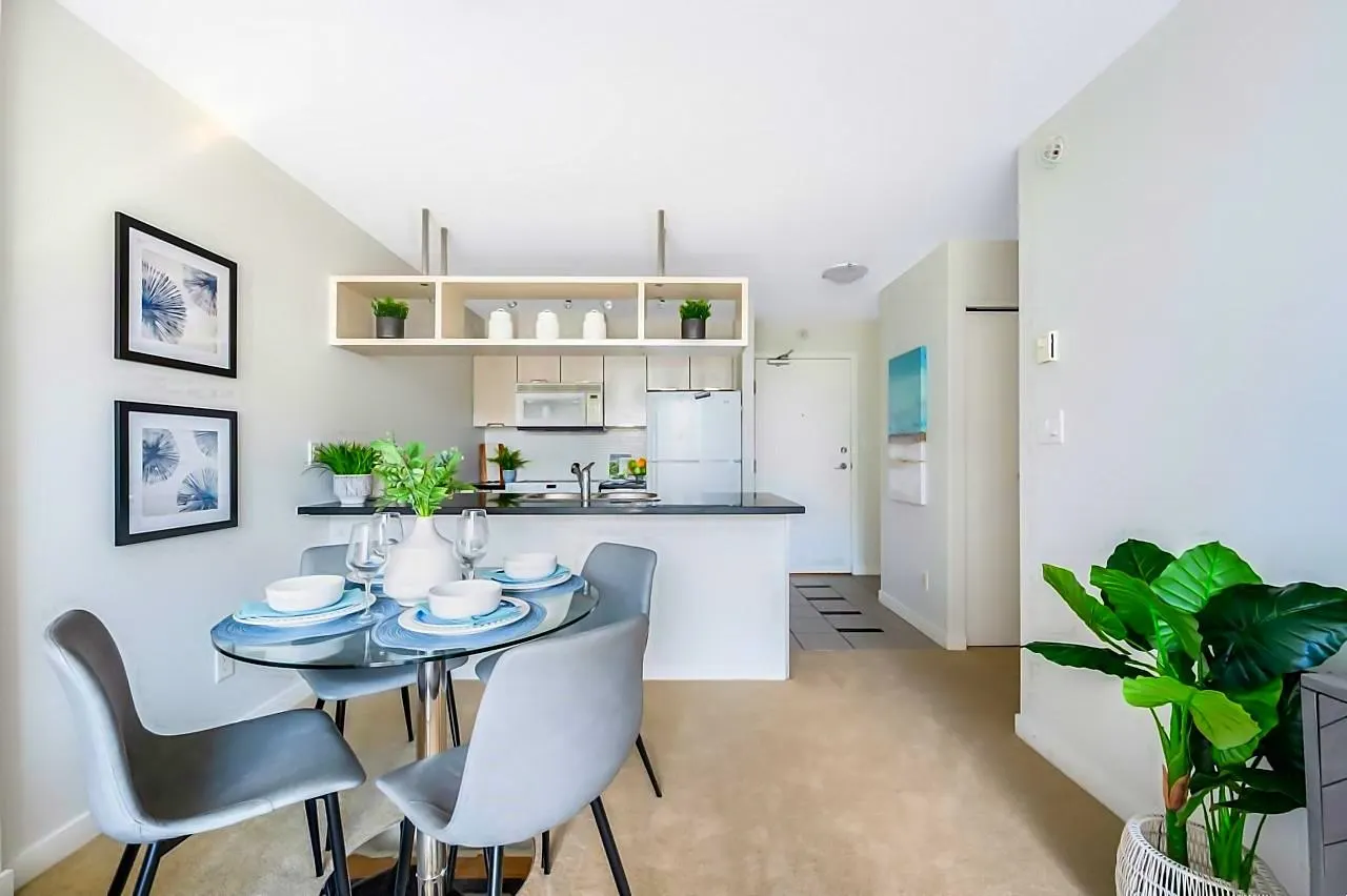 1809 1082 Seymour Street