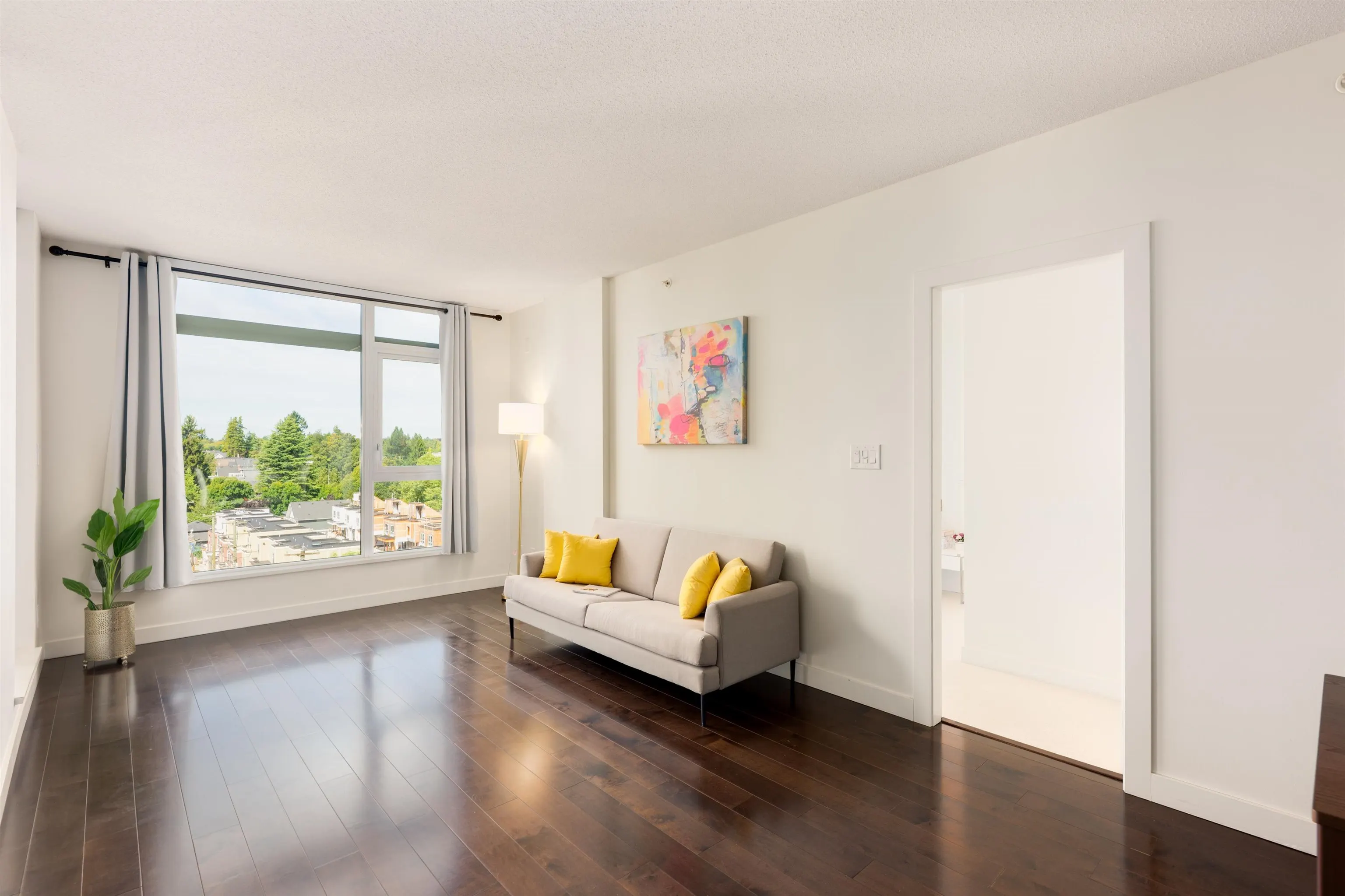 606 4083 Cambie Street