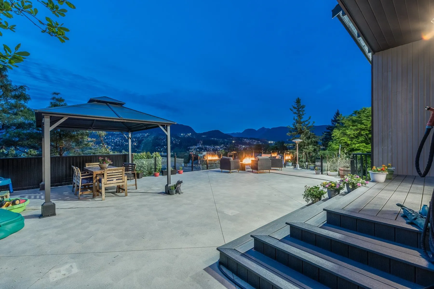 3187 Mariner Way