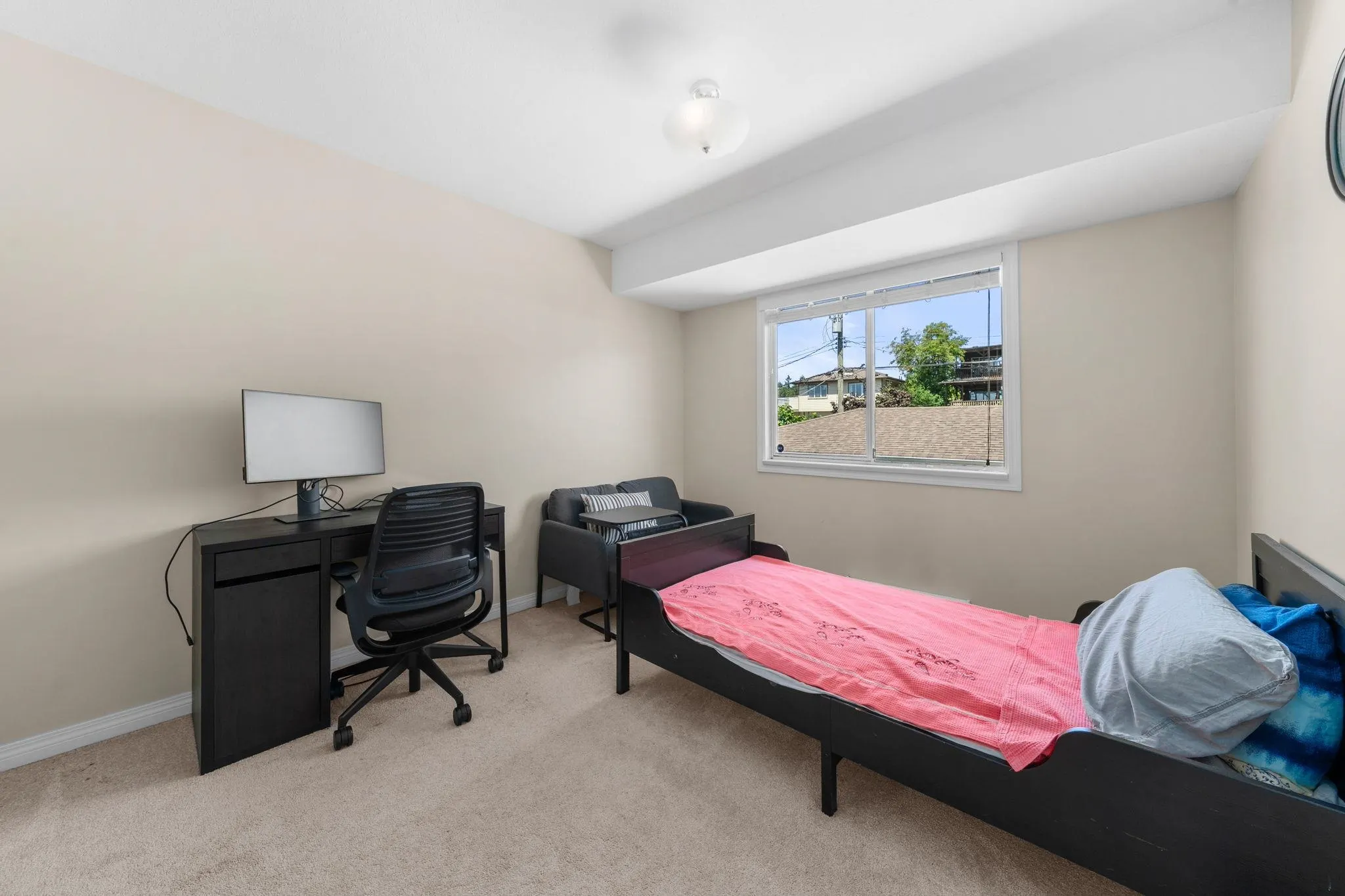 2 460 W 6th Street
