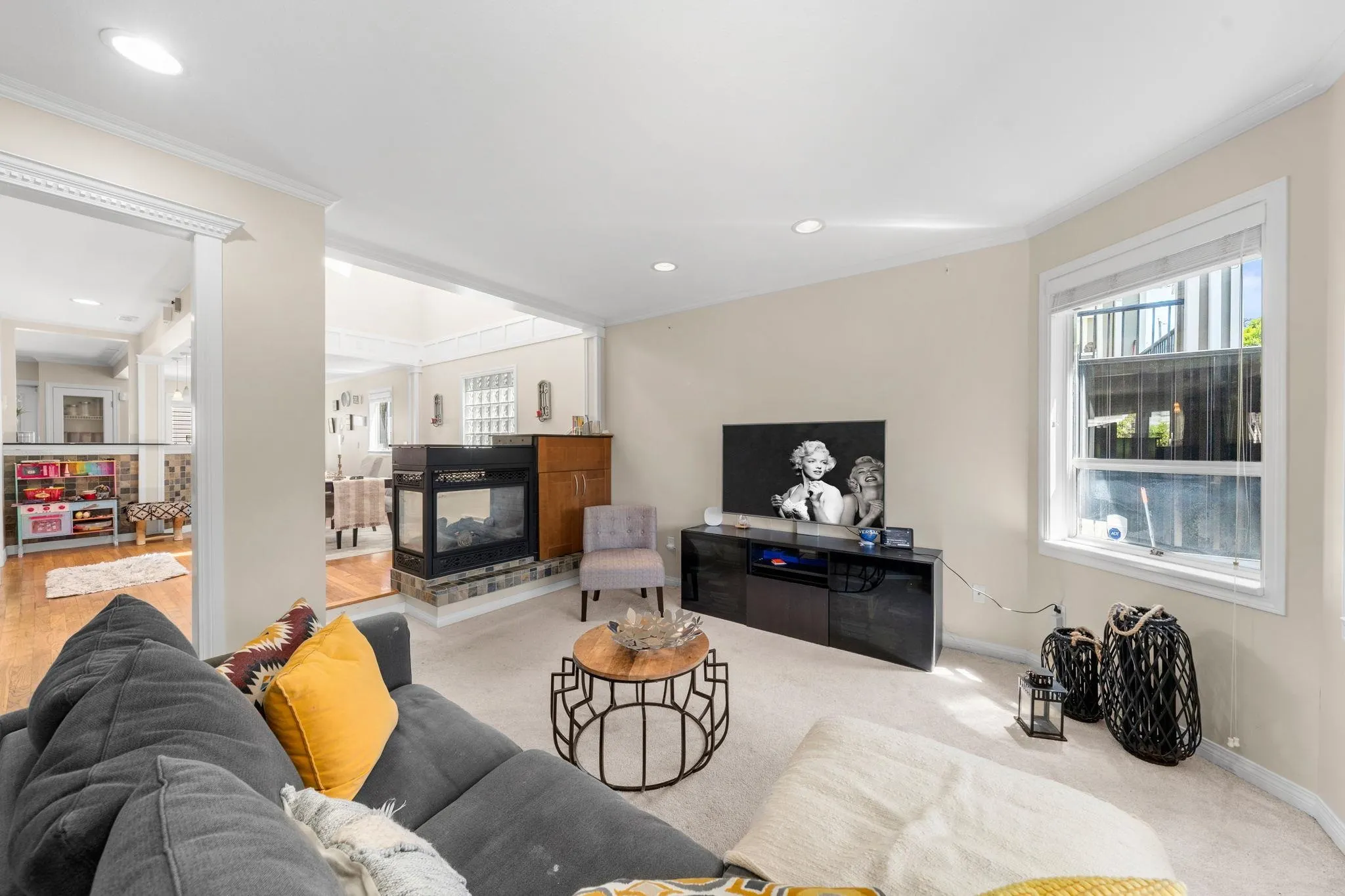 2 460 W 6th Street