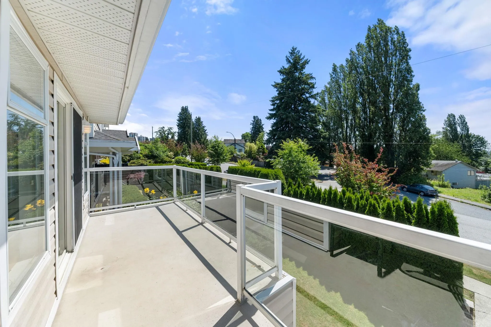 2 460 W 6th Street
