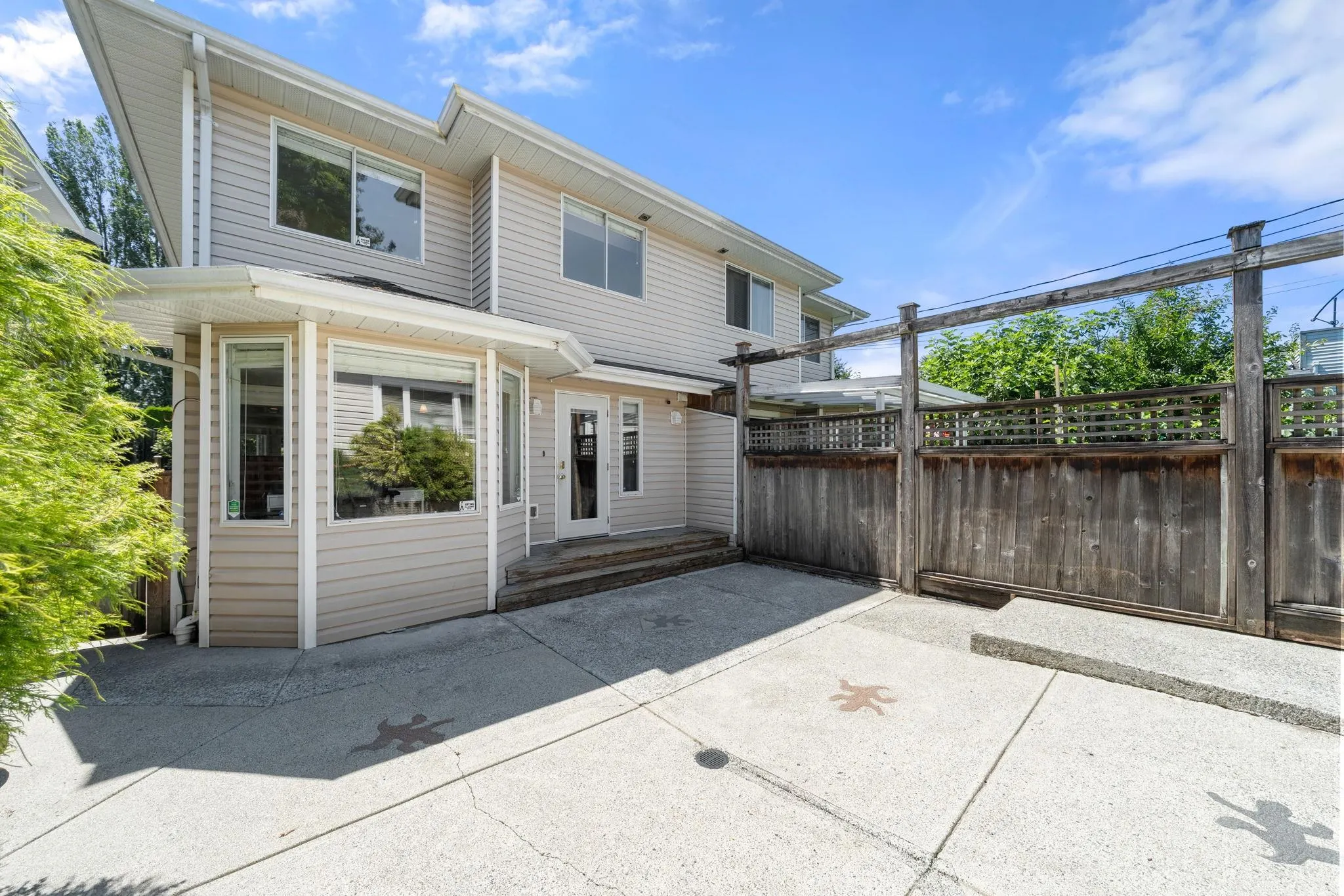 2 460 W 6th Street