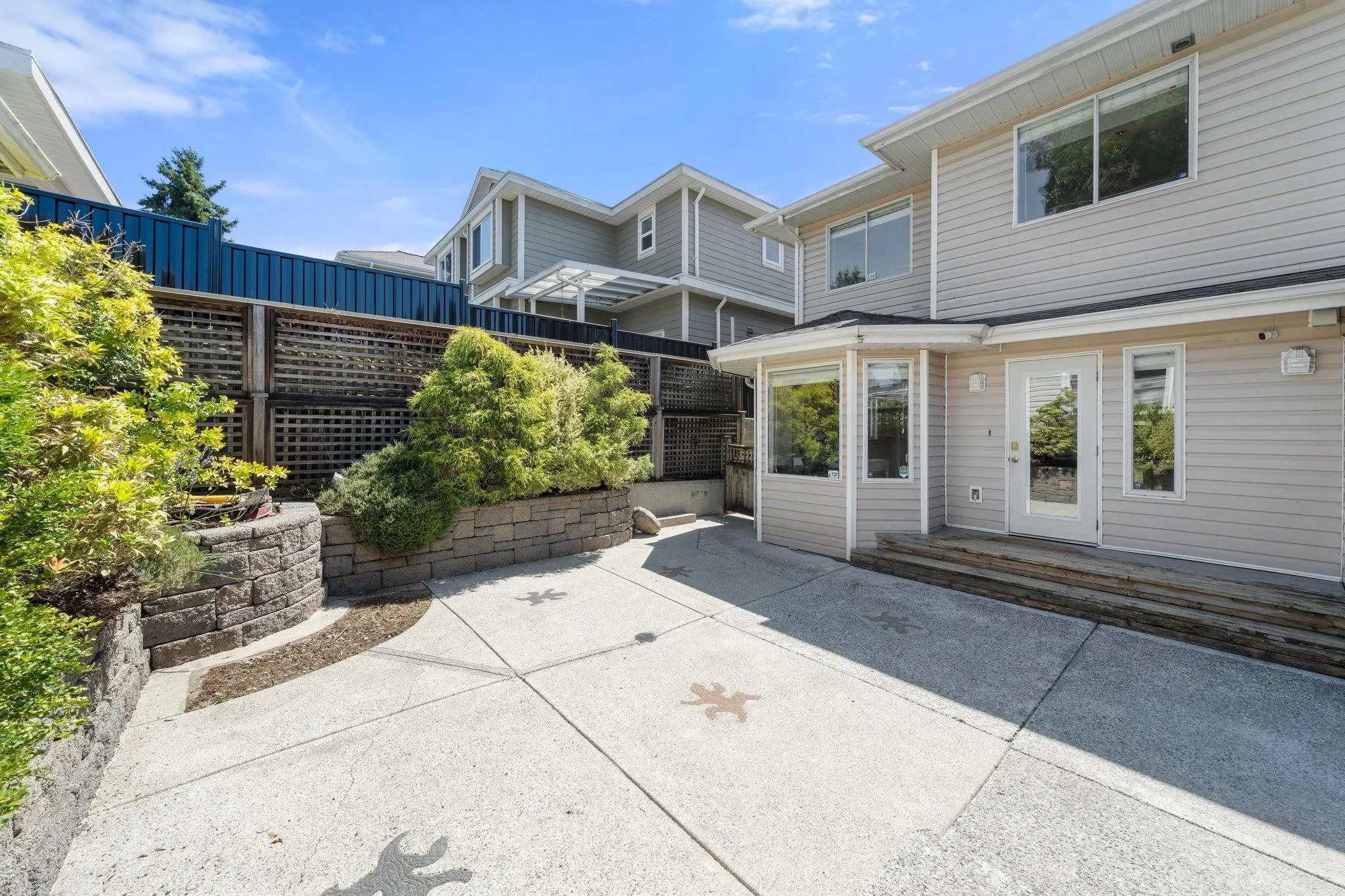 2 460 W 6th Street