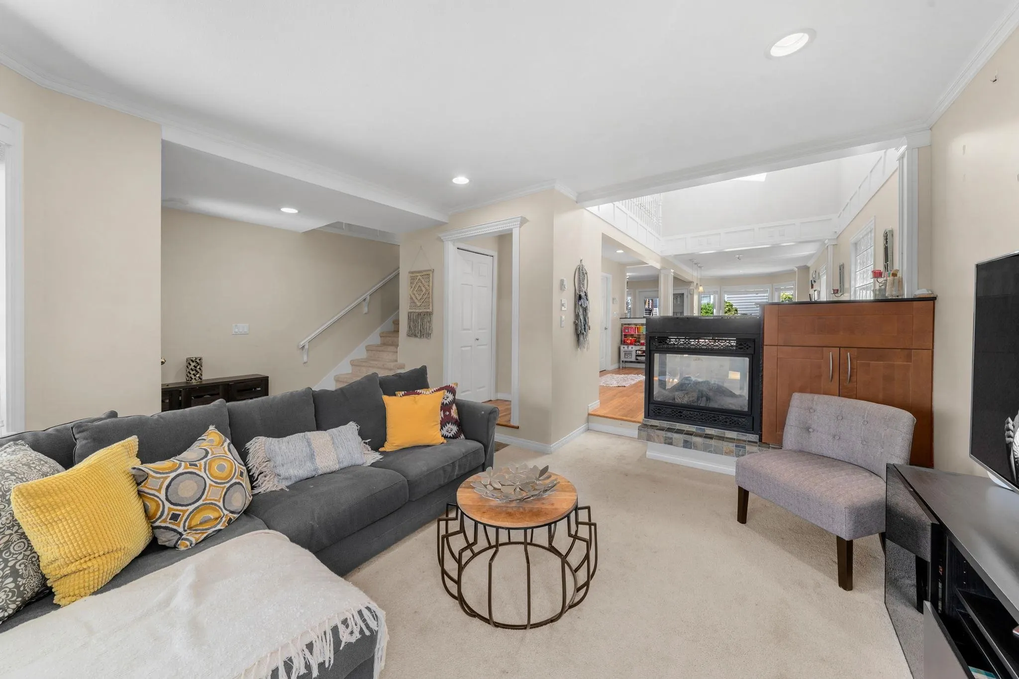 2 460 W 6th Street