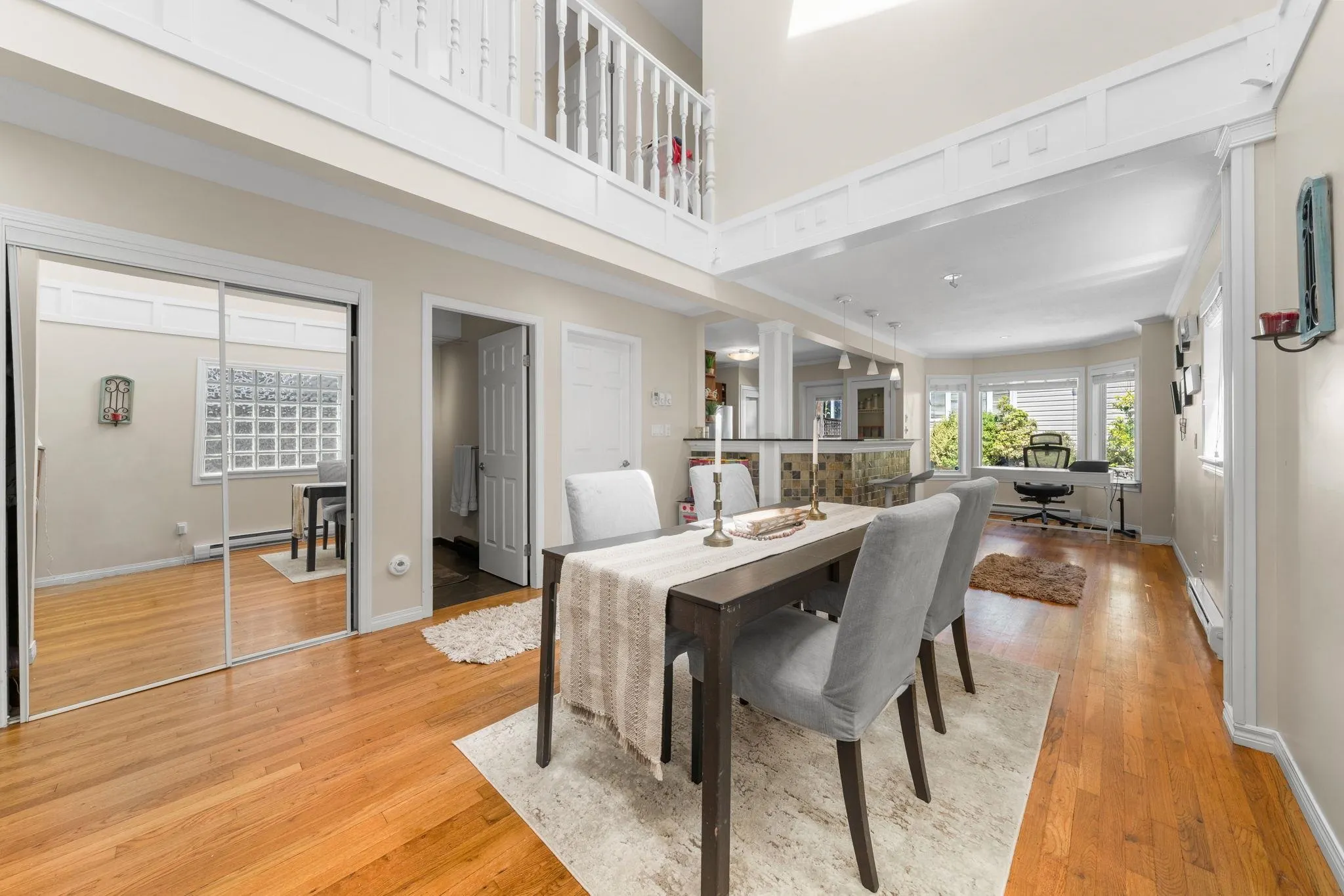 2 460 W 6th Street