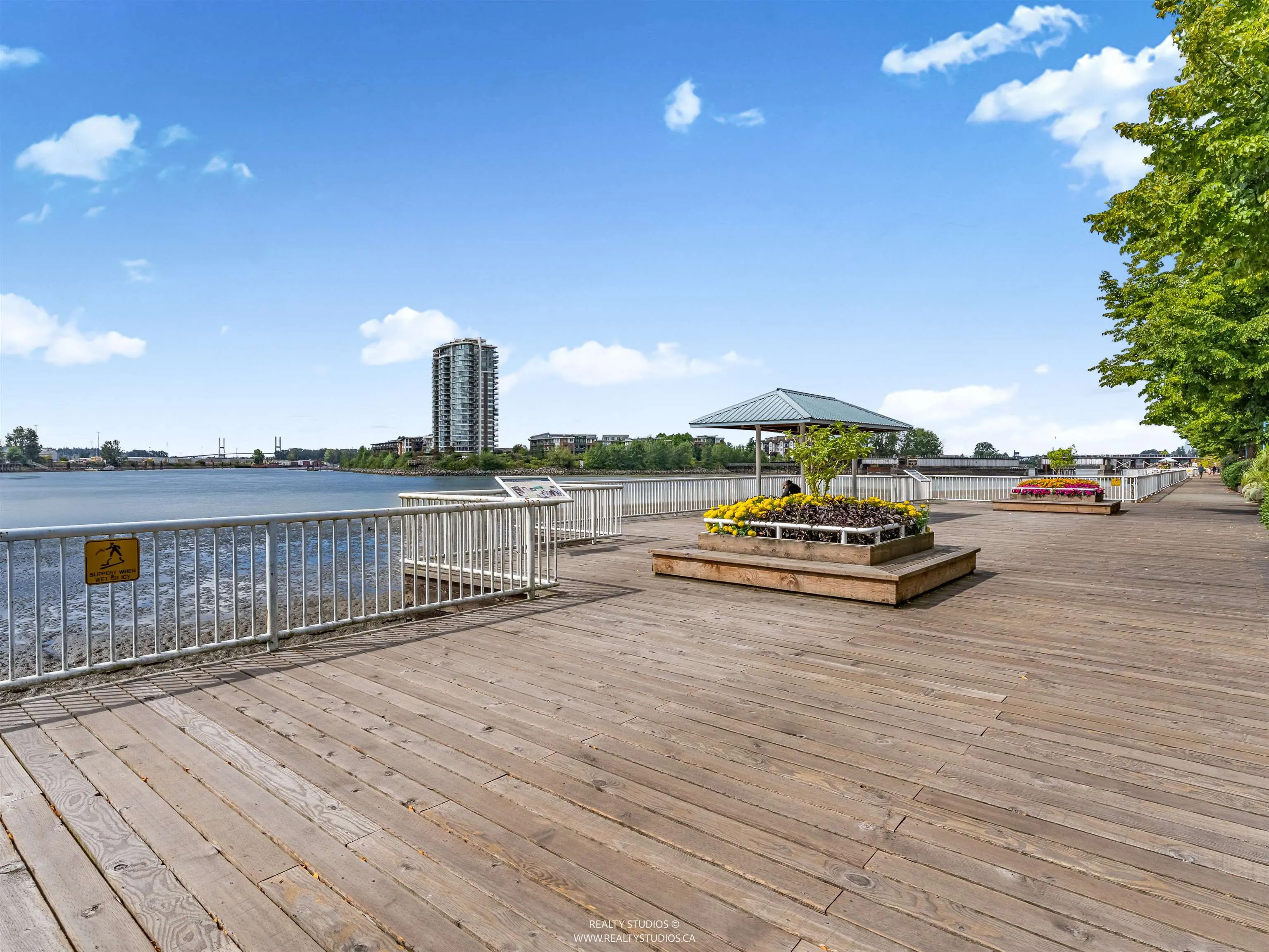 1003 1135 Quayside Drive
