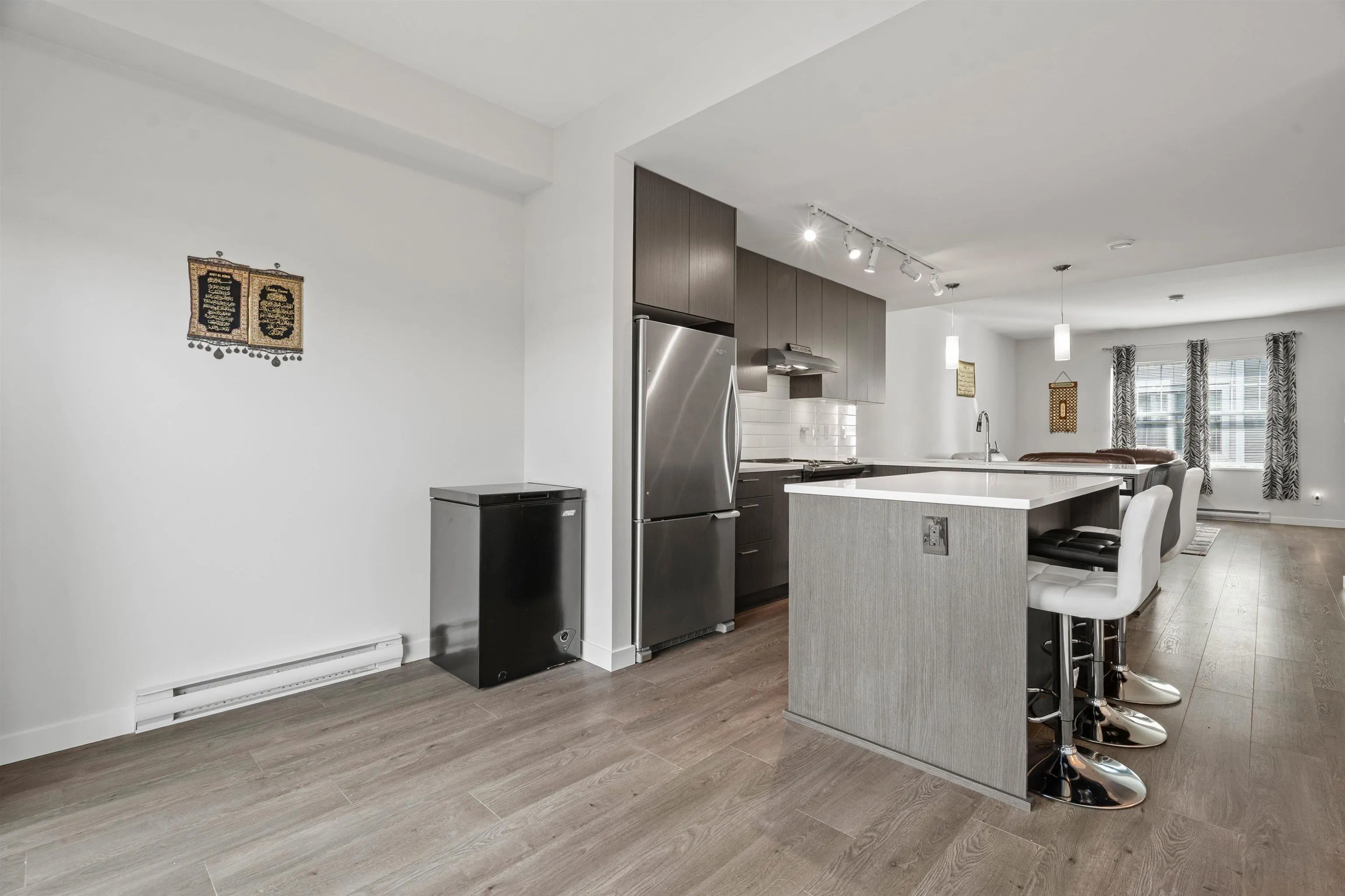 150 32633 Simon Avenue