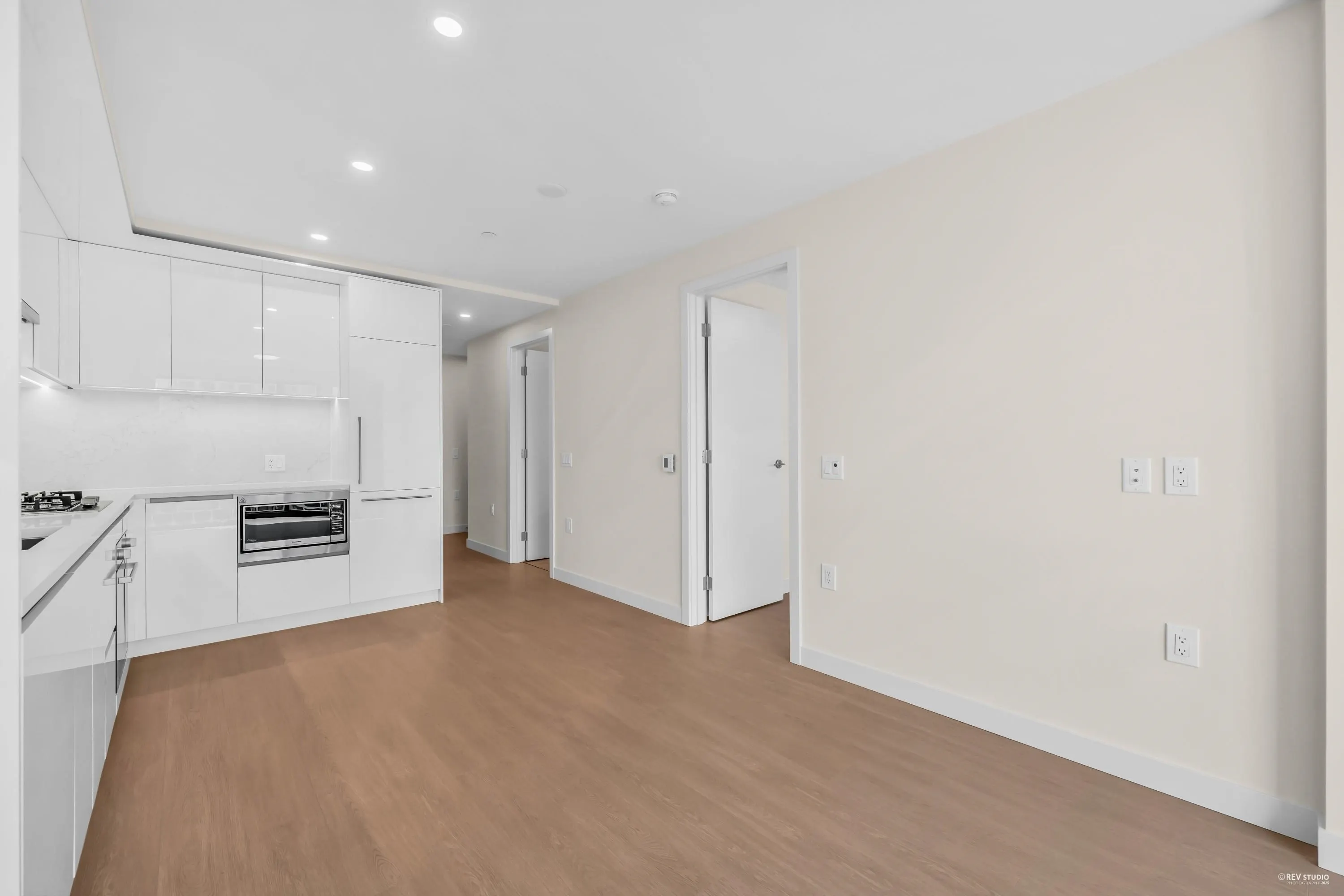 1607 5987 Wilson Avenue