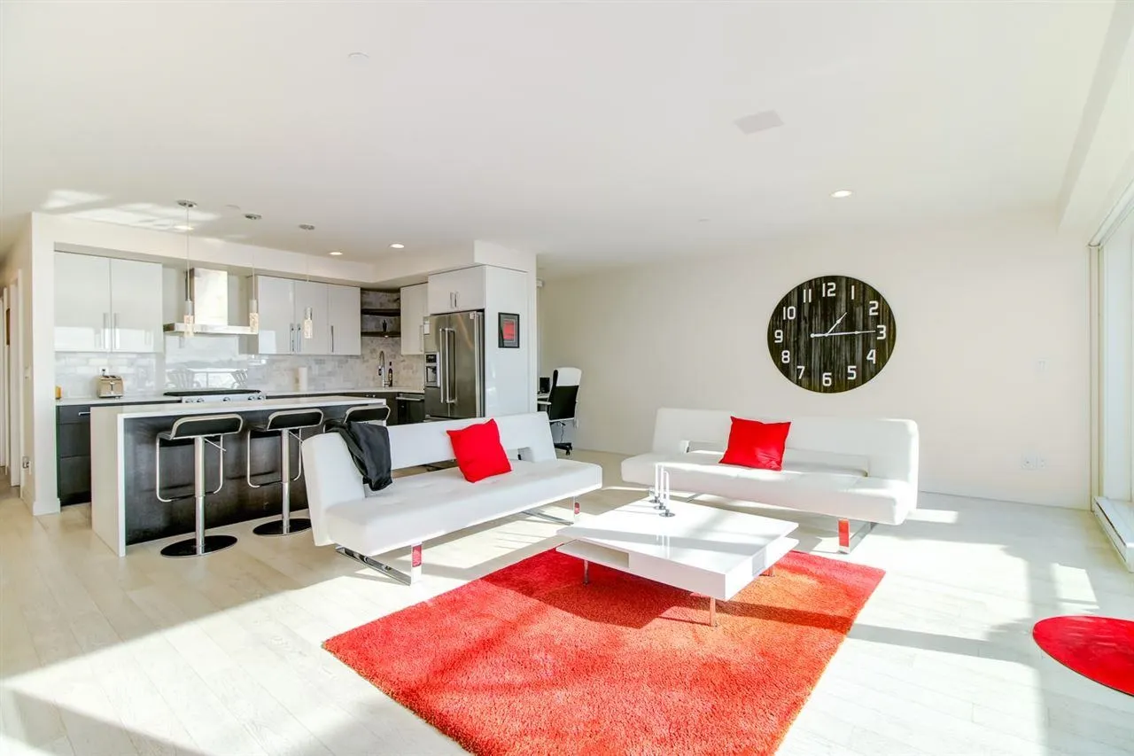 204 15581 Marine Drive