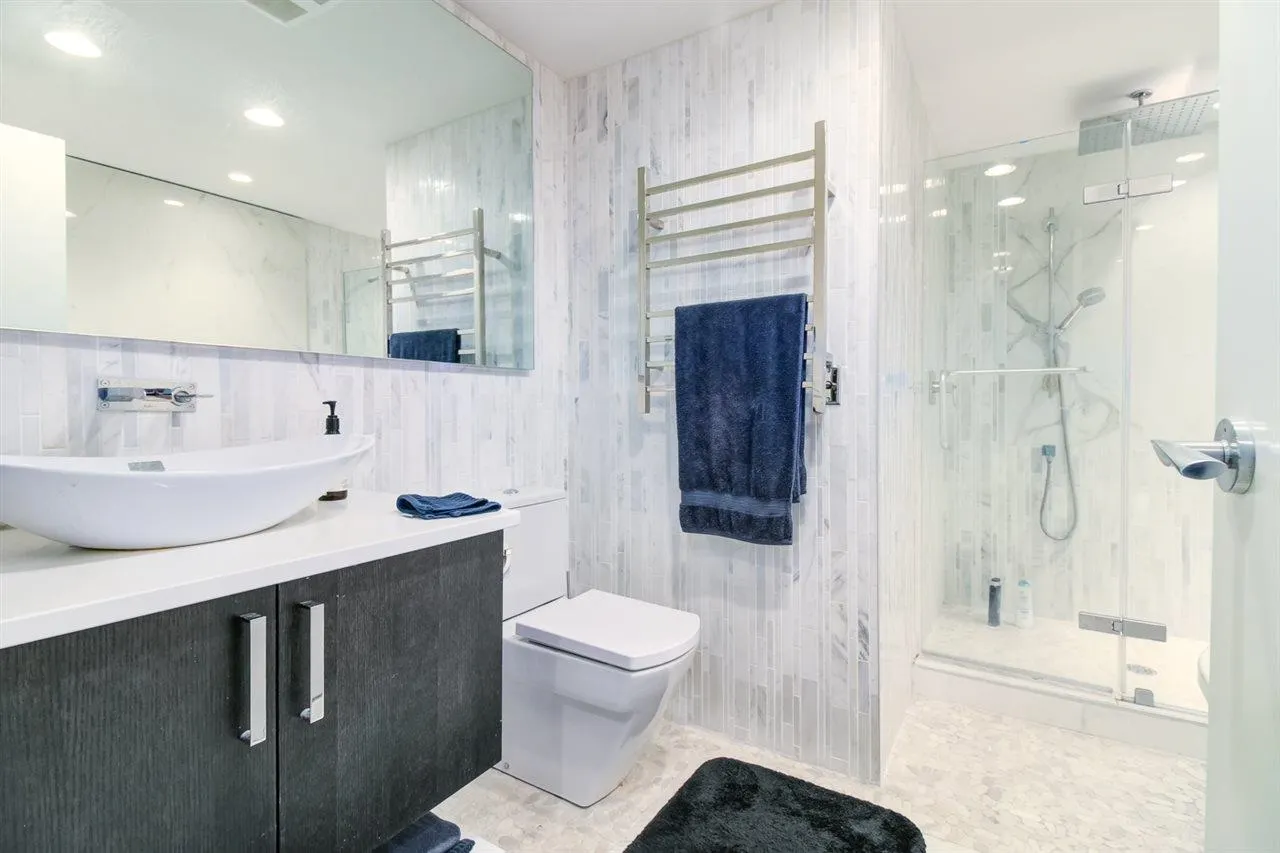 204 15581 Marine Drive