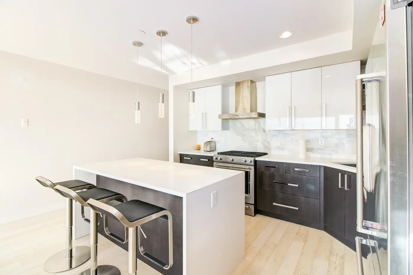 204 15581 Marine Drive