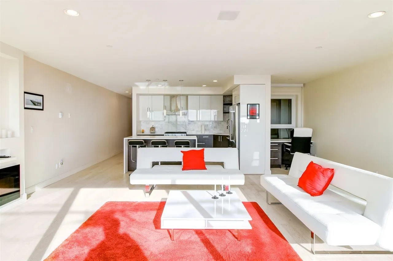 204 15581 Marine Drive