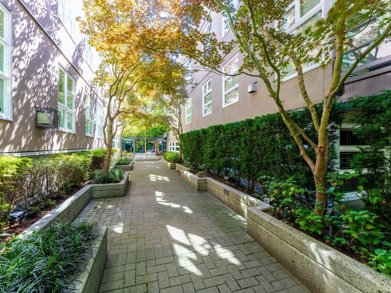 204 2181 W 12th Avenue