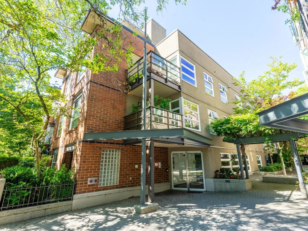 204 2181 W 12th Avenue