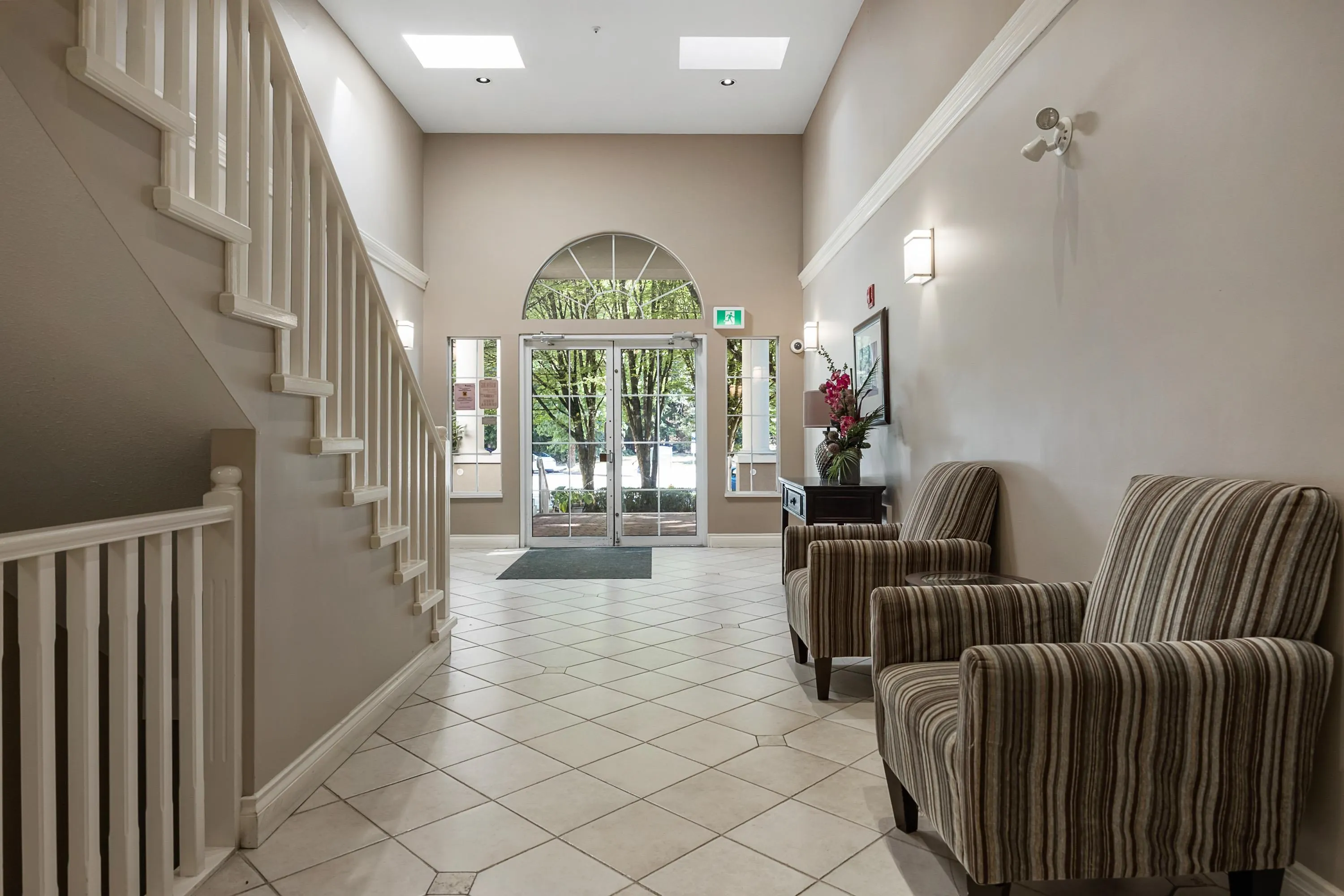 206 2990 Princess Crescent