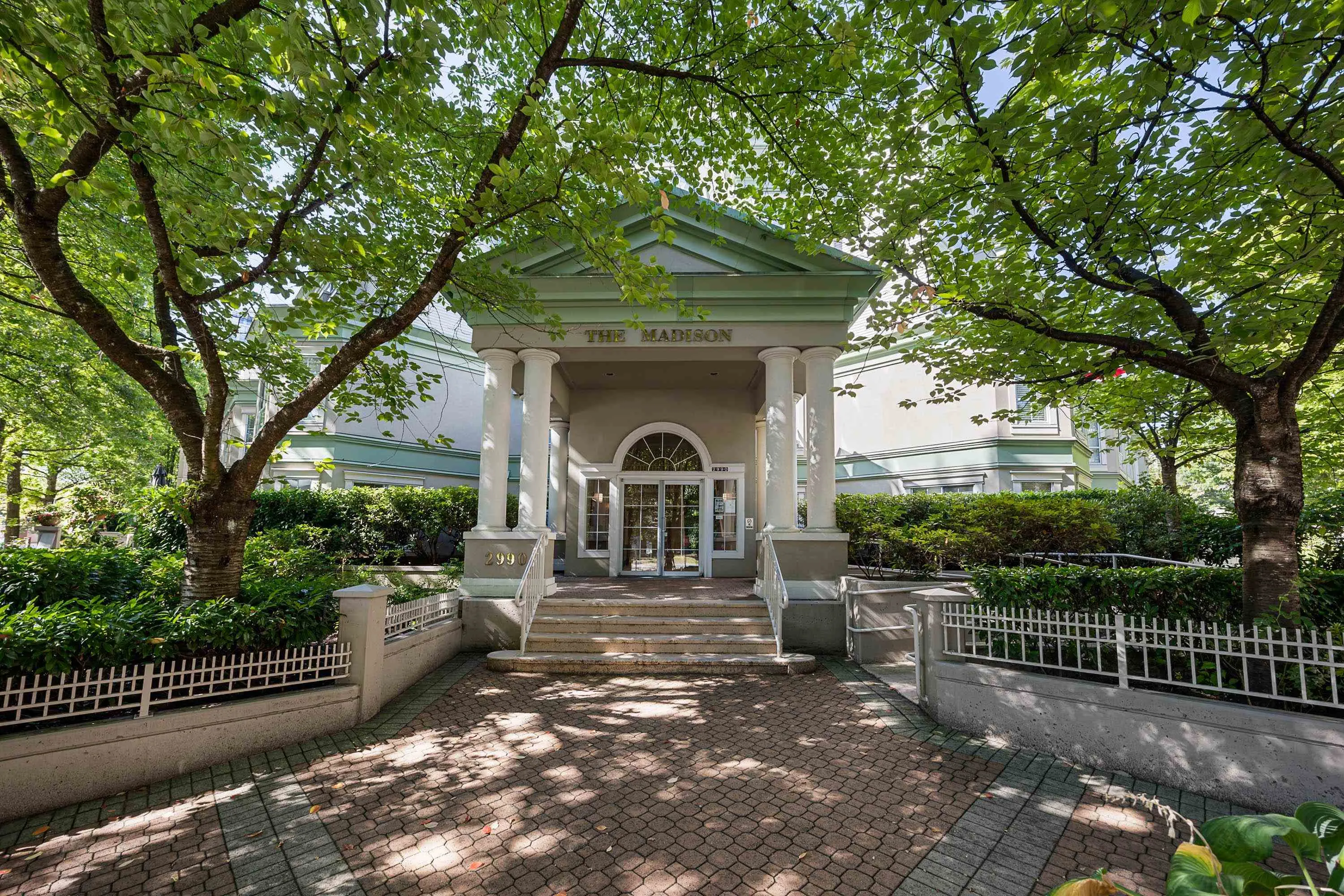 206 2990 Princess Crescent