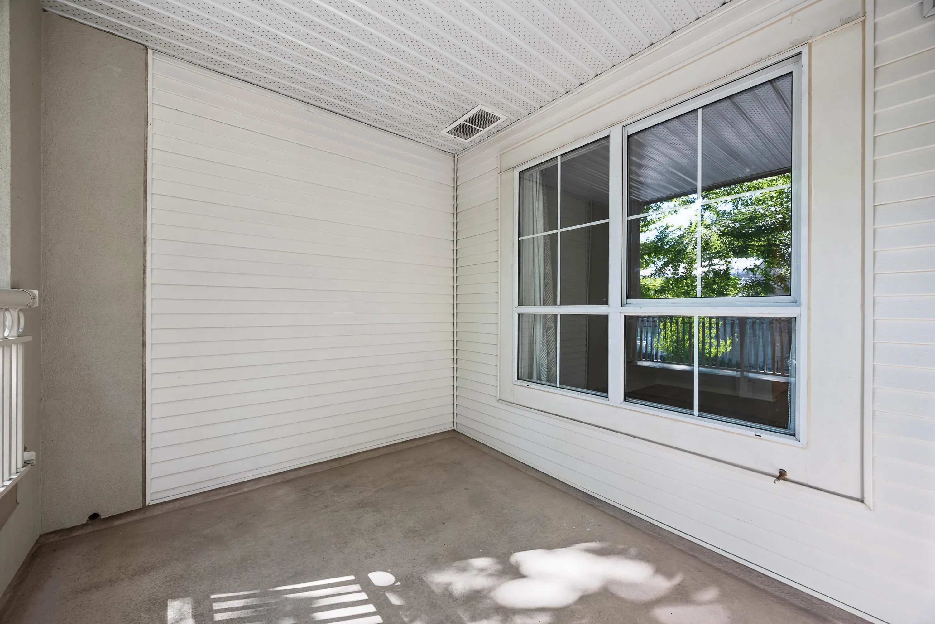 206 2990 Princess Crescent