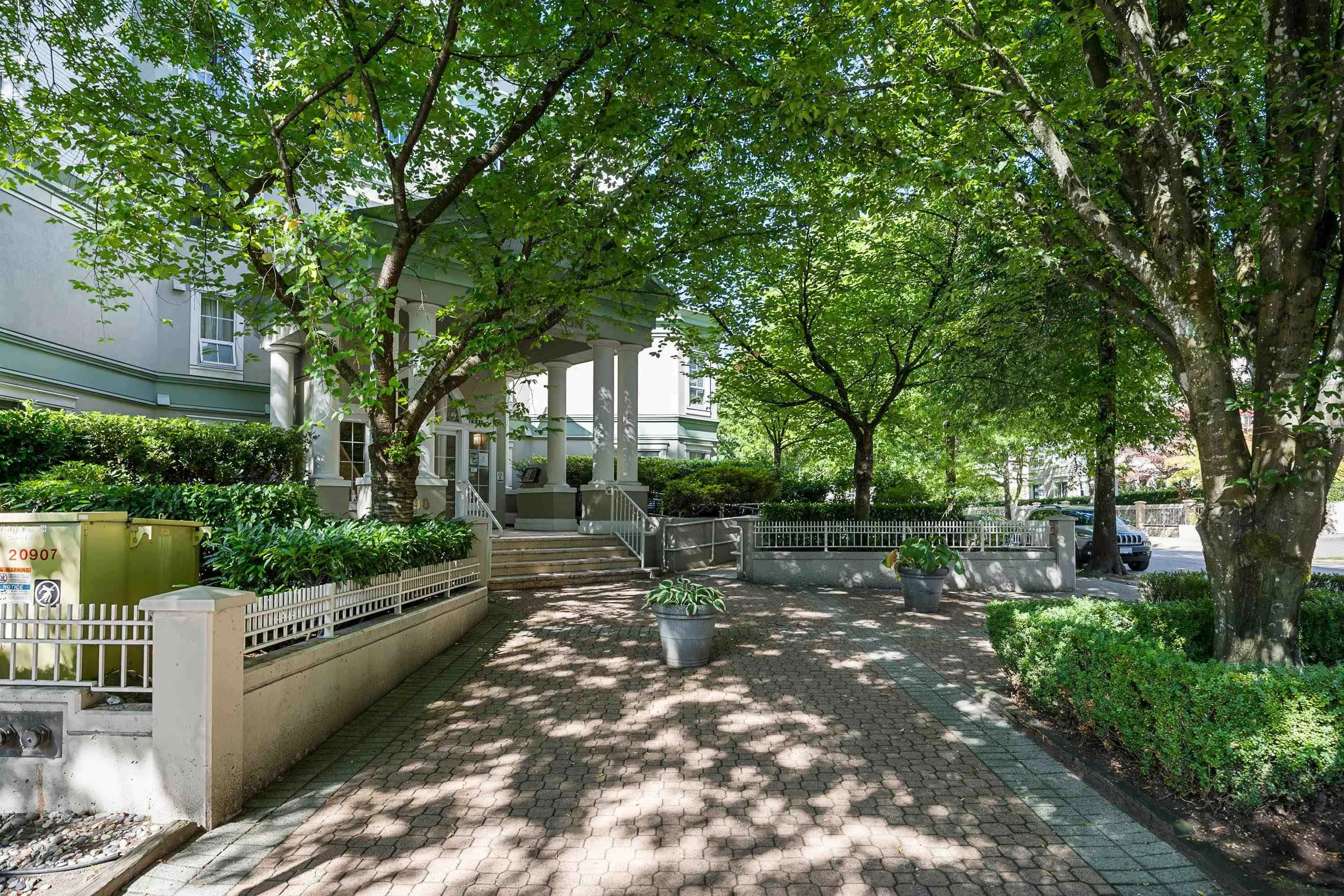 206 2990 Princess Crescent