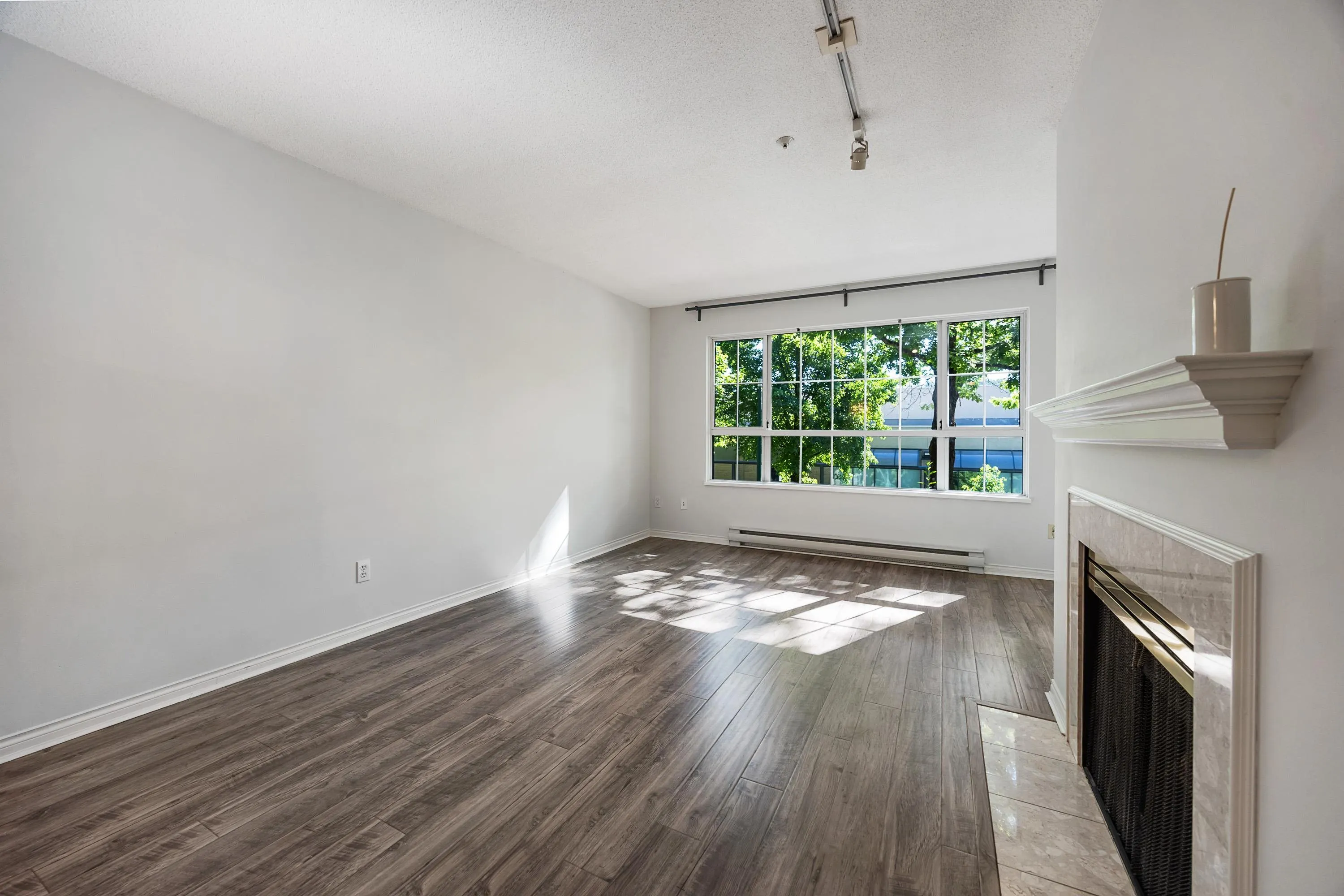 206 2990 Princess Crescent