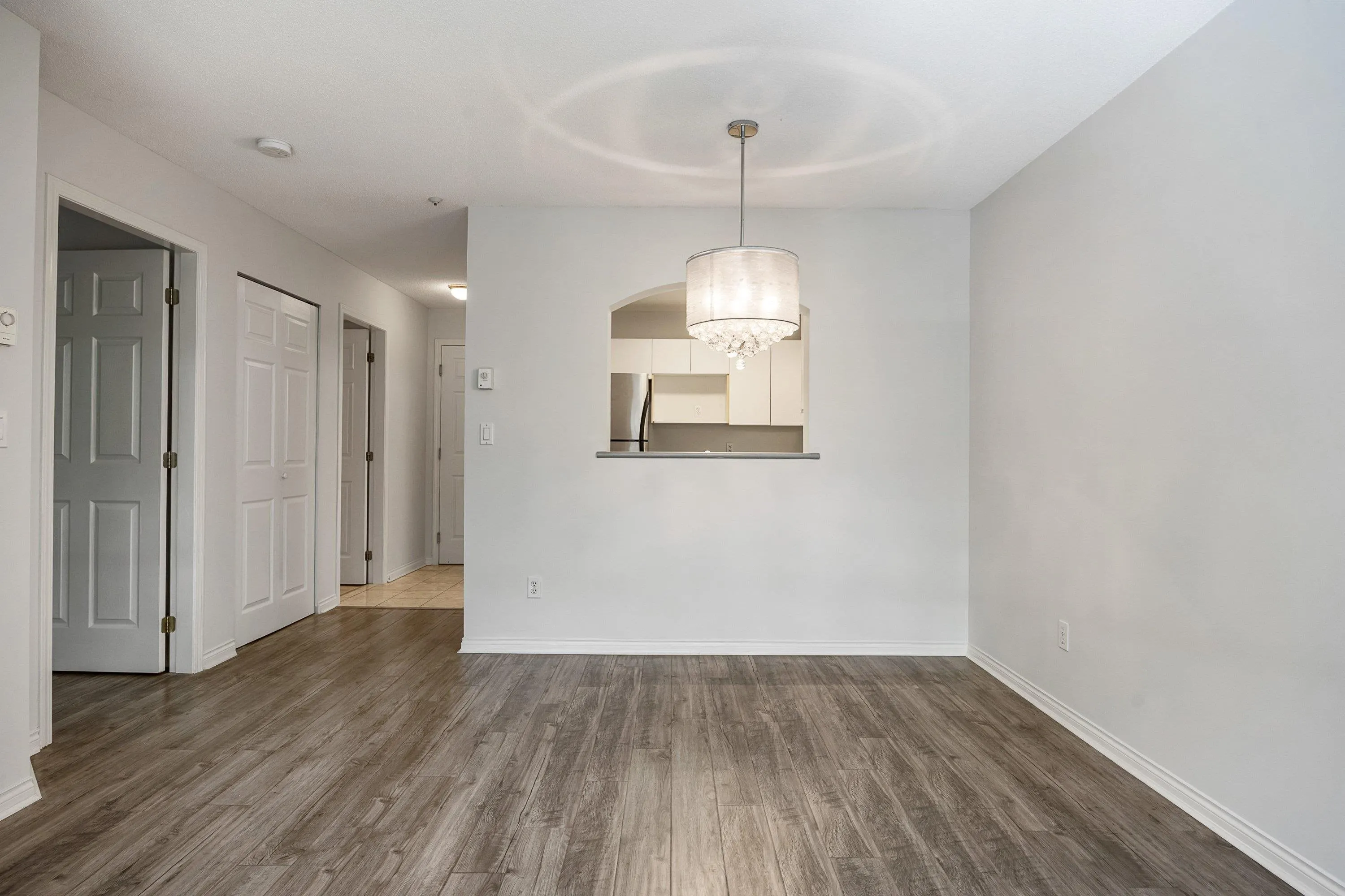 206 2990 Princess Crescent