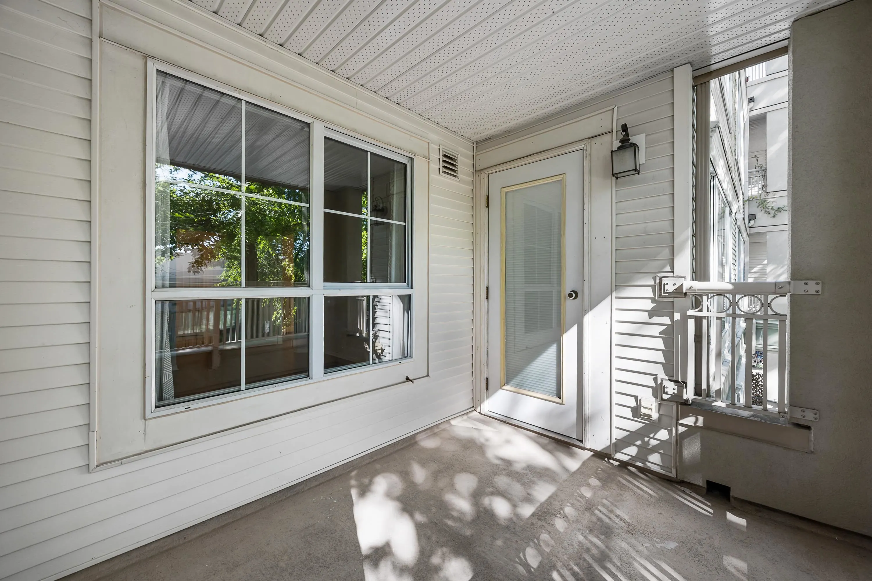 206 2990 Princess Crescent