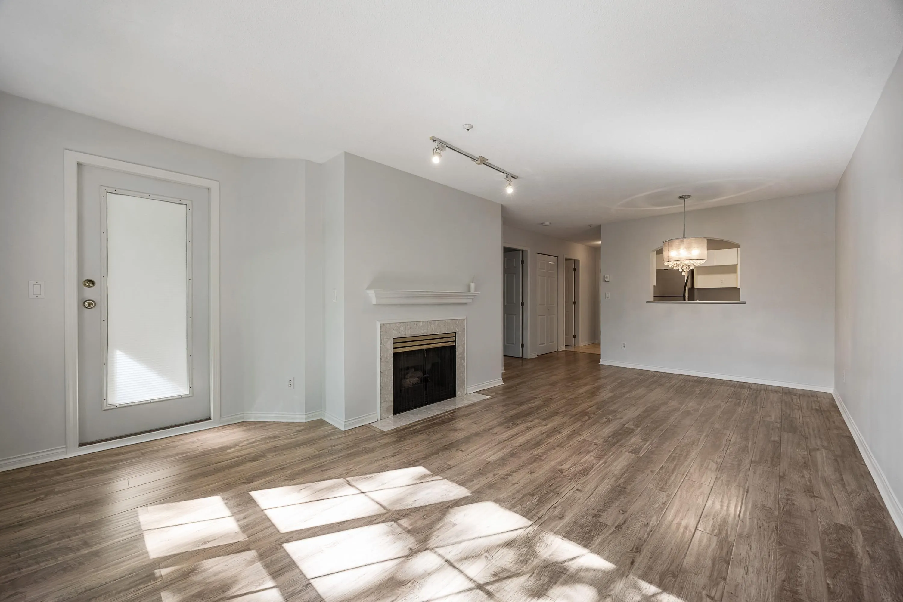 206 2990 Princess Crescent