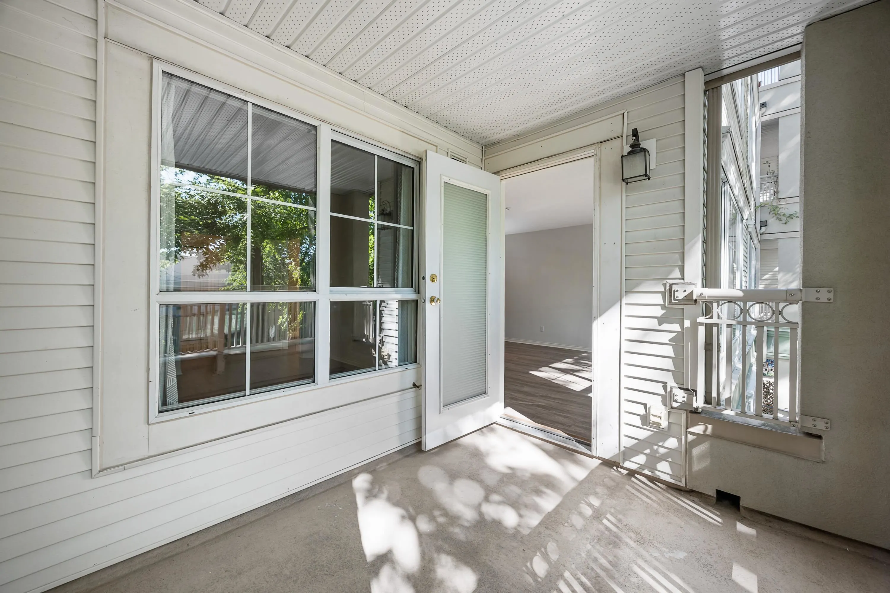 206 2990 Princess Crescent
