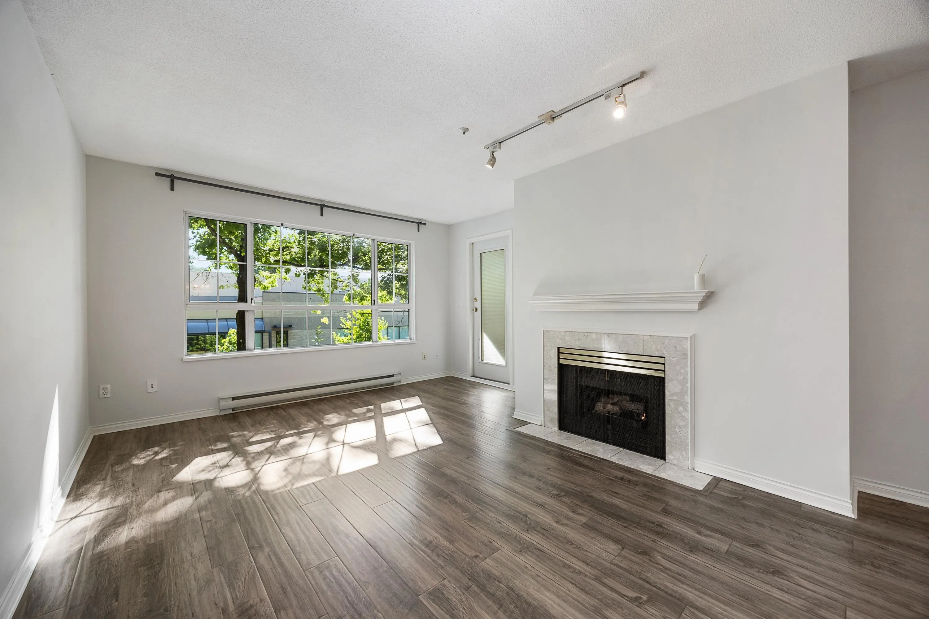 206 2990 Princess Crescent
