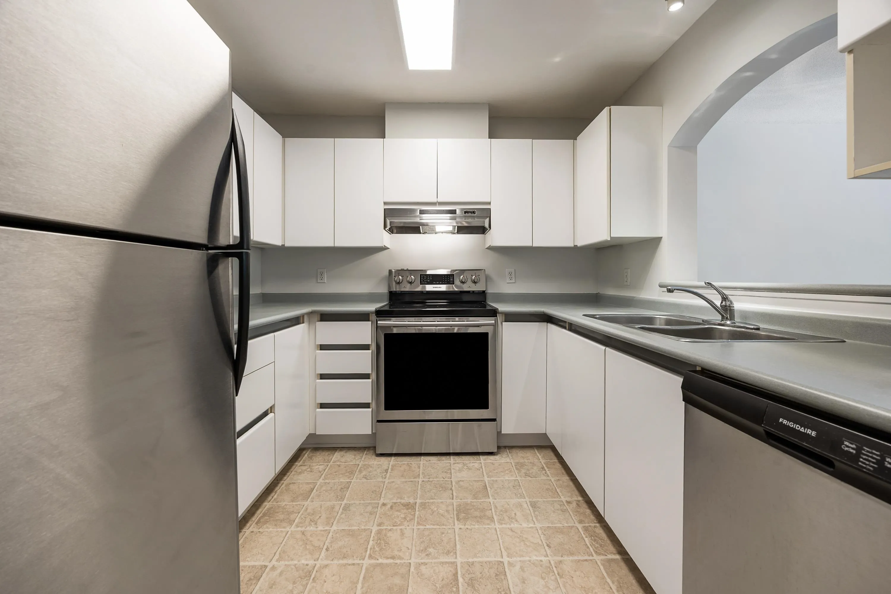 206 2990 Princess Crescent