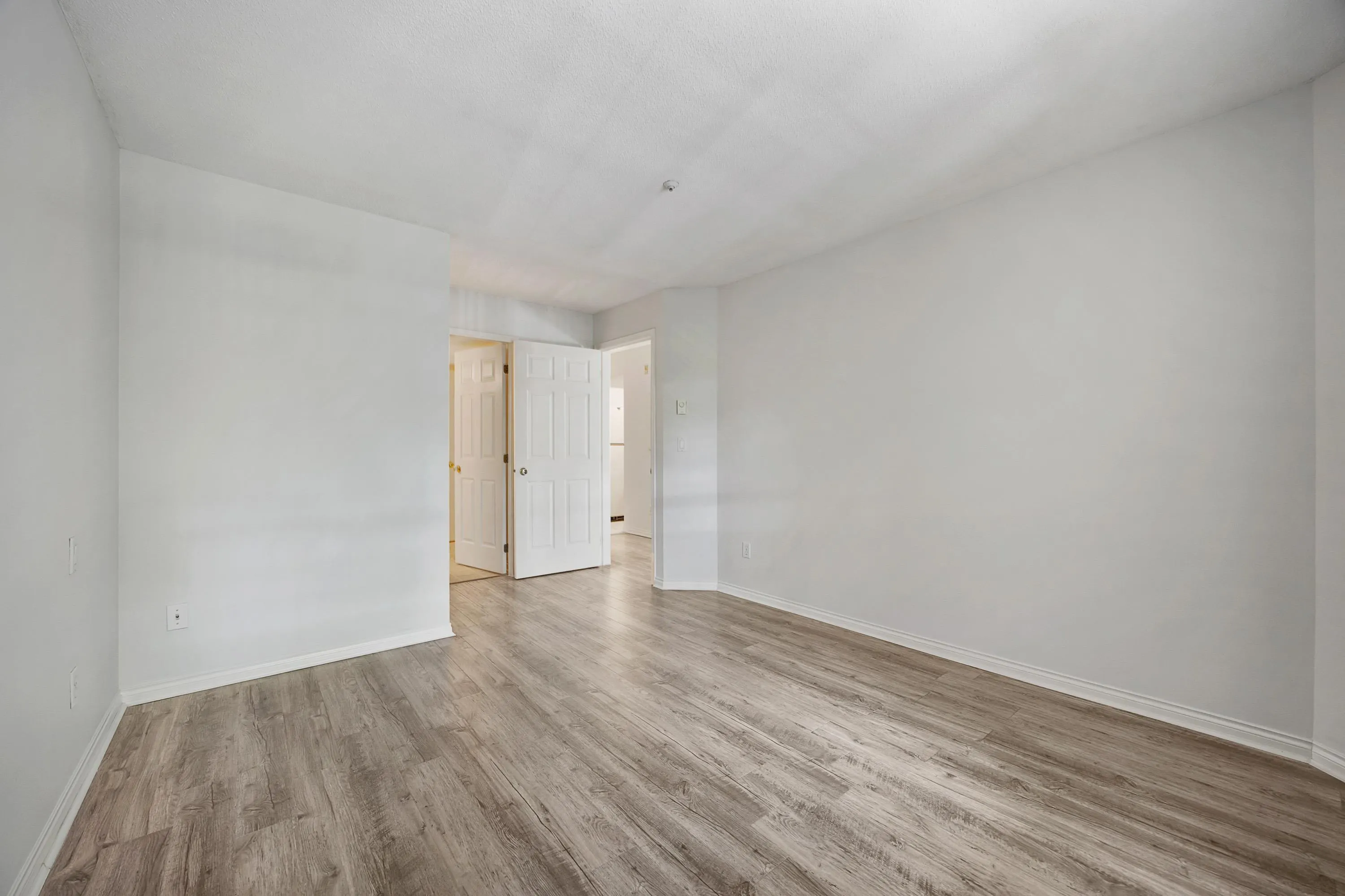 206 2990 Princess Crescent