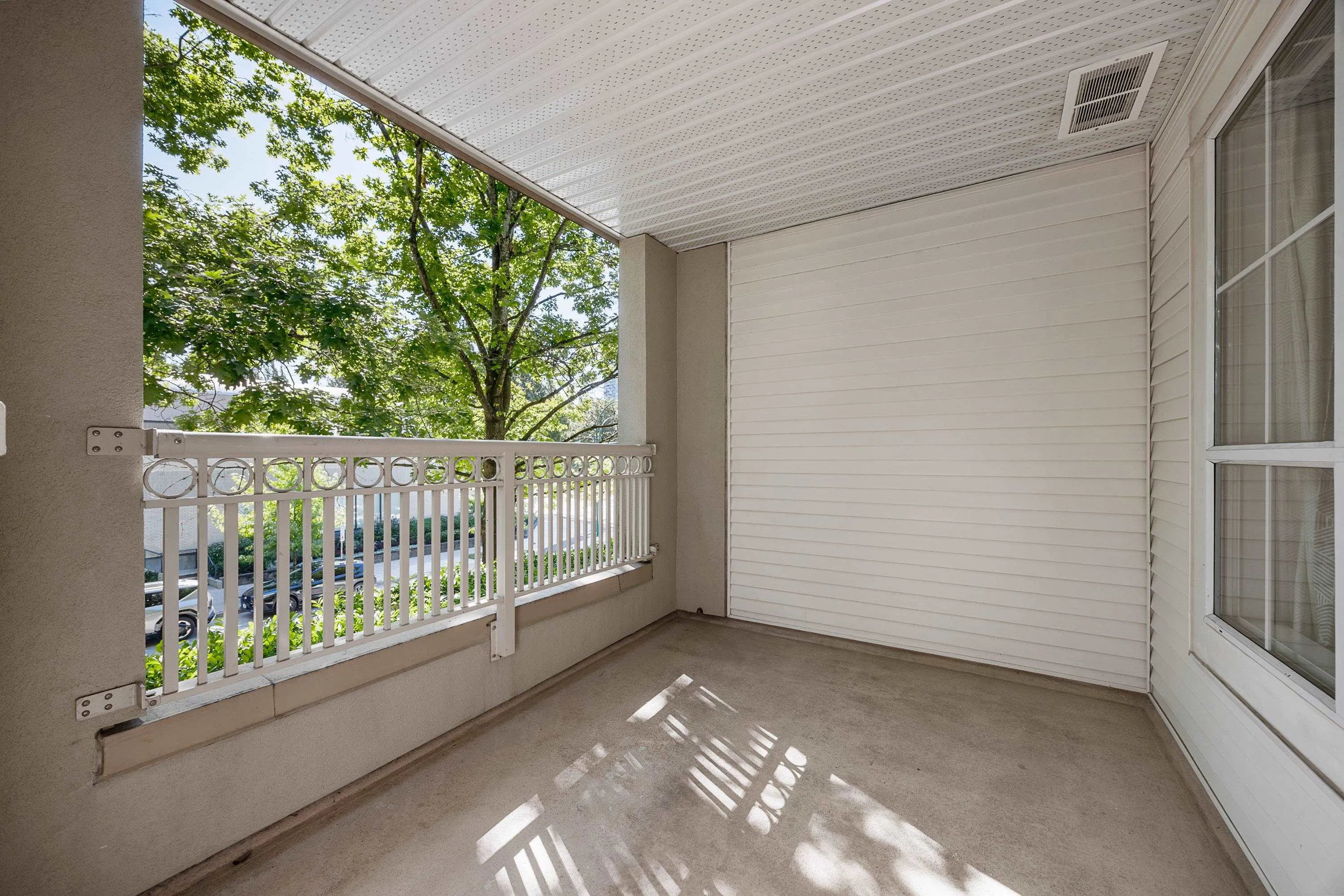 206 2990 Princess Crescent