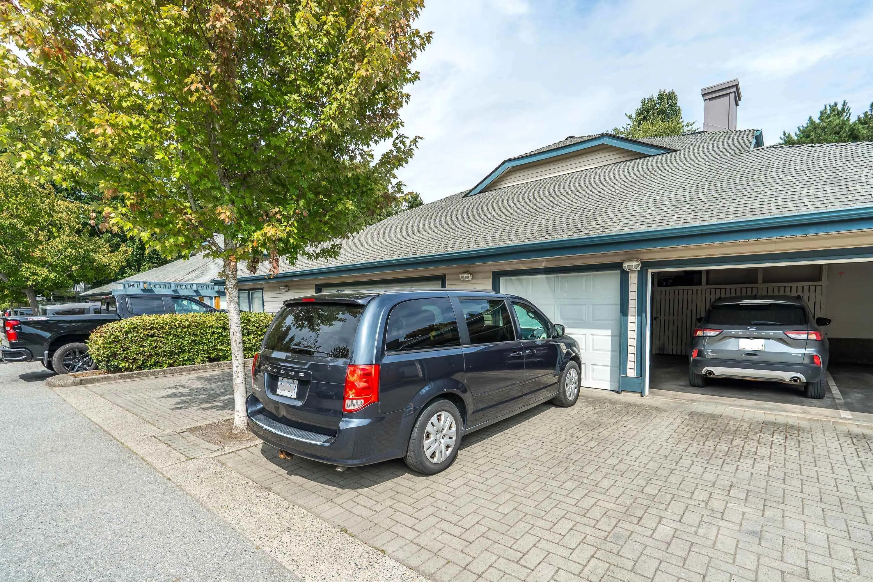 49 5670 208 Street