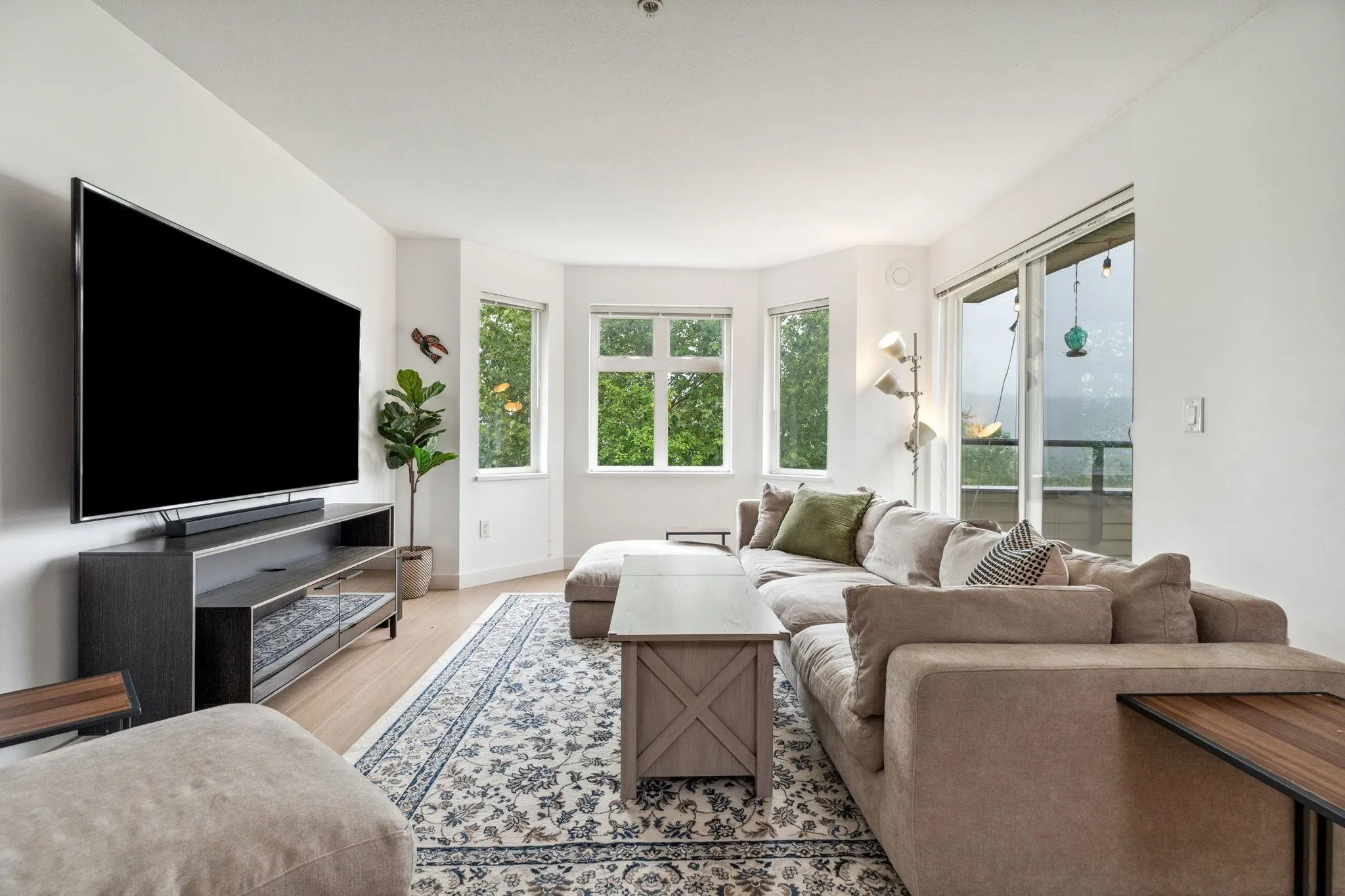 501 160 Shoreline Circle
