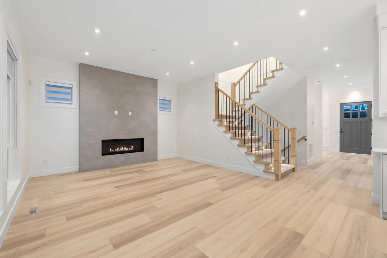 4 35133 Christina Place