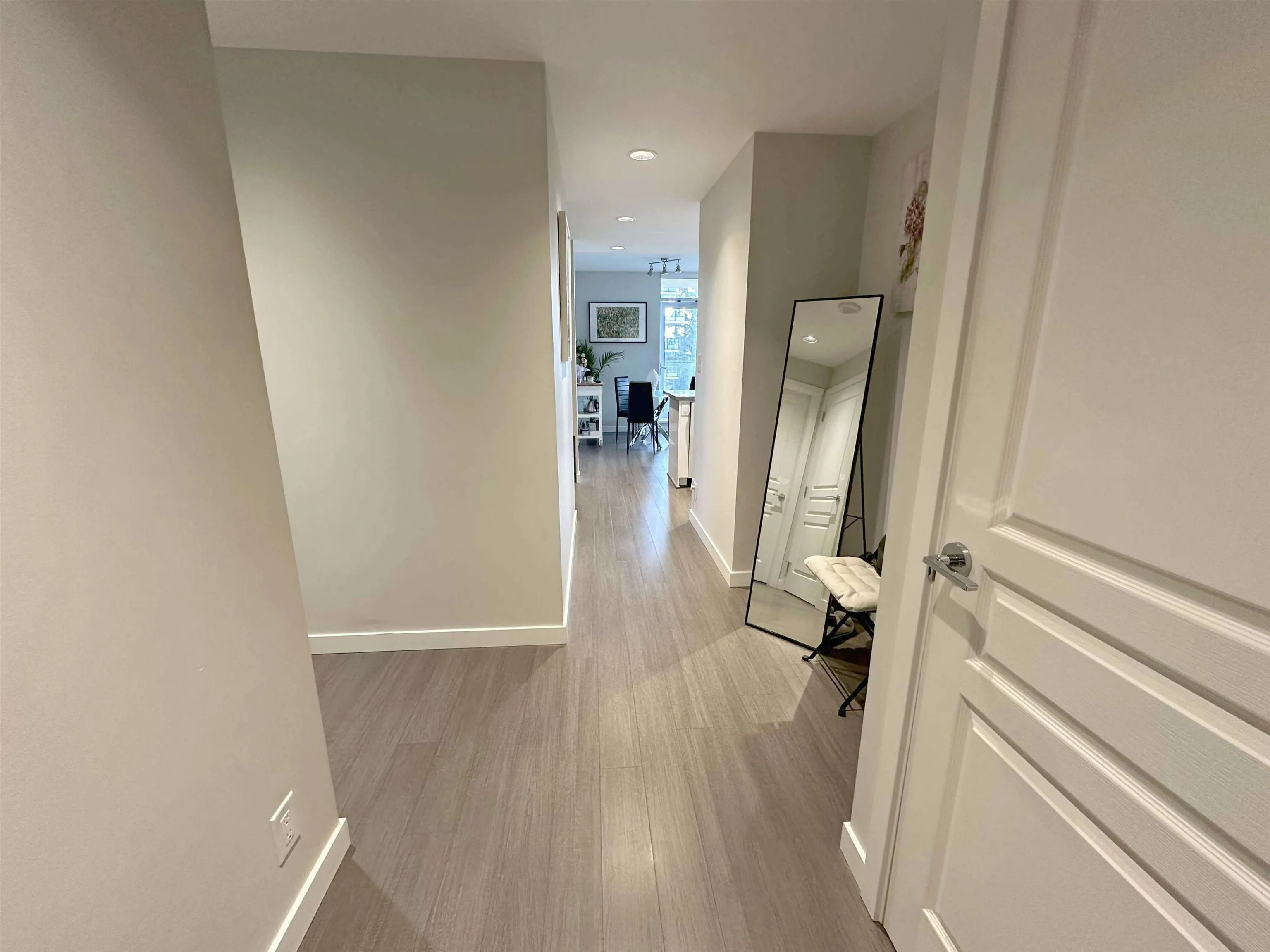 606 3093 Windsor Gate
